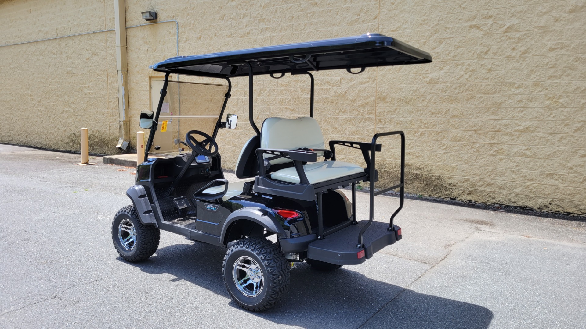 Used 2022 VIVID V4L 4-SEATER LIFTED / 25MPH / 105AH LITHIUM BATTERY / AWC2022459 for sale Sold at Formula Imports in Charlotte NC 28227 3