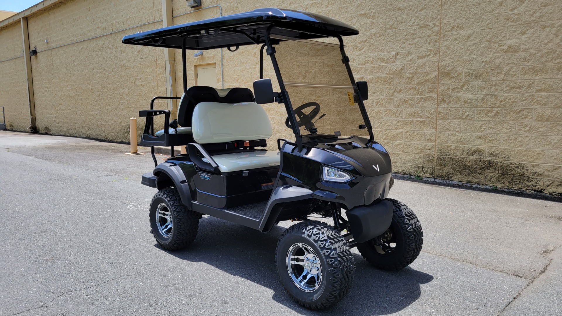 Used 2022 VIVID V4L 4-SEATER LIFTED / 25MPH / 105AH LITHIUM BATTERY / AWC2022459 for sale Sold at Formula Imports in Charlotte NC 28227 4