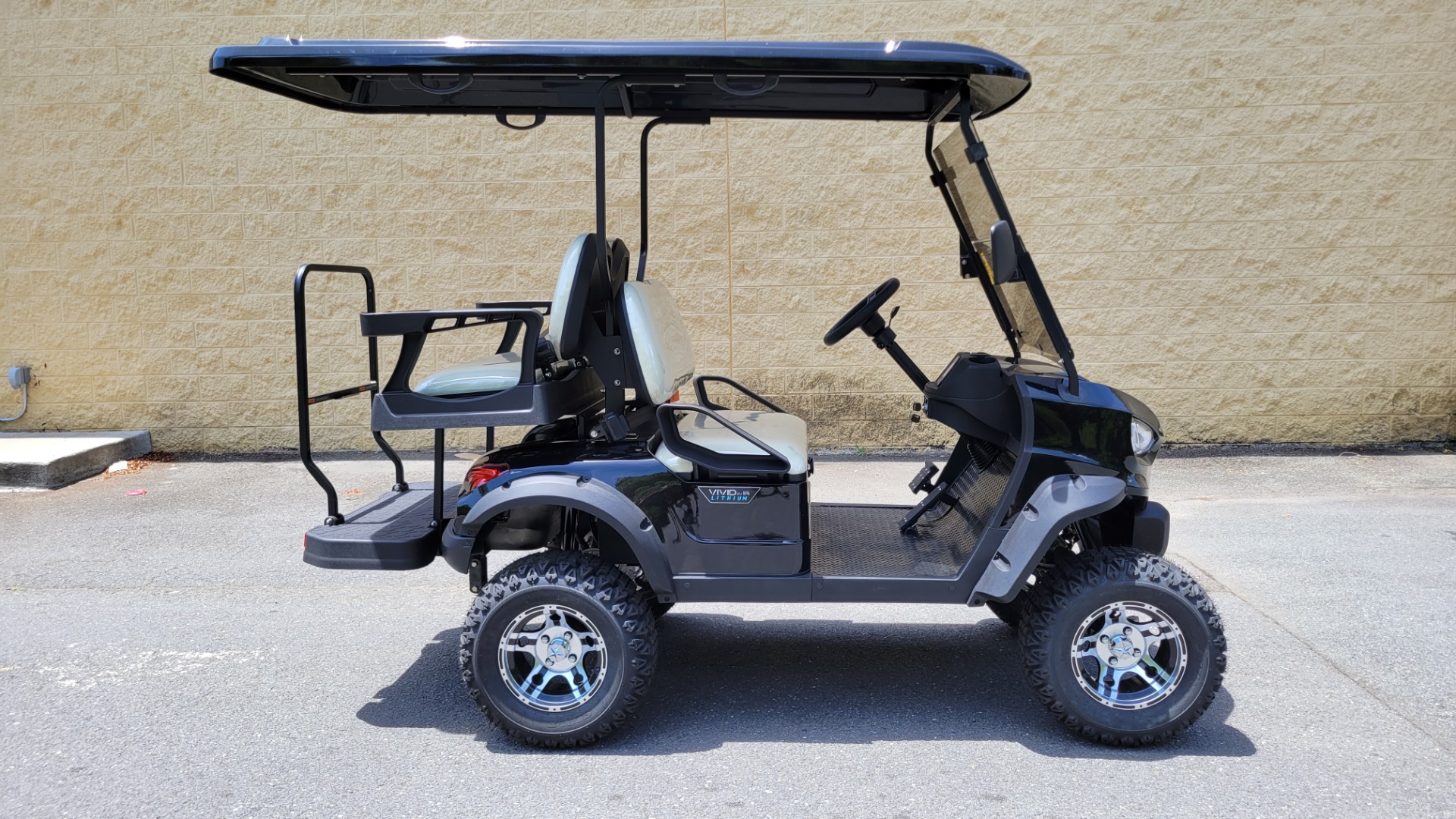 Used 2022 VIVID V4L 4-SEATER LIFTED / 25MPH / 105AH LITHIUM BATTERY / AWC2022459 for sale Sold at Formula Imports in Charlotte NC 28227 5