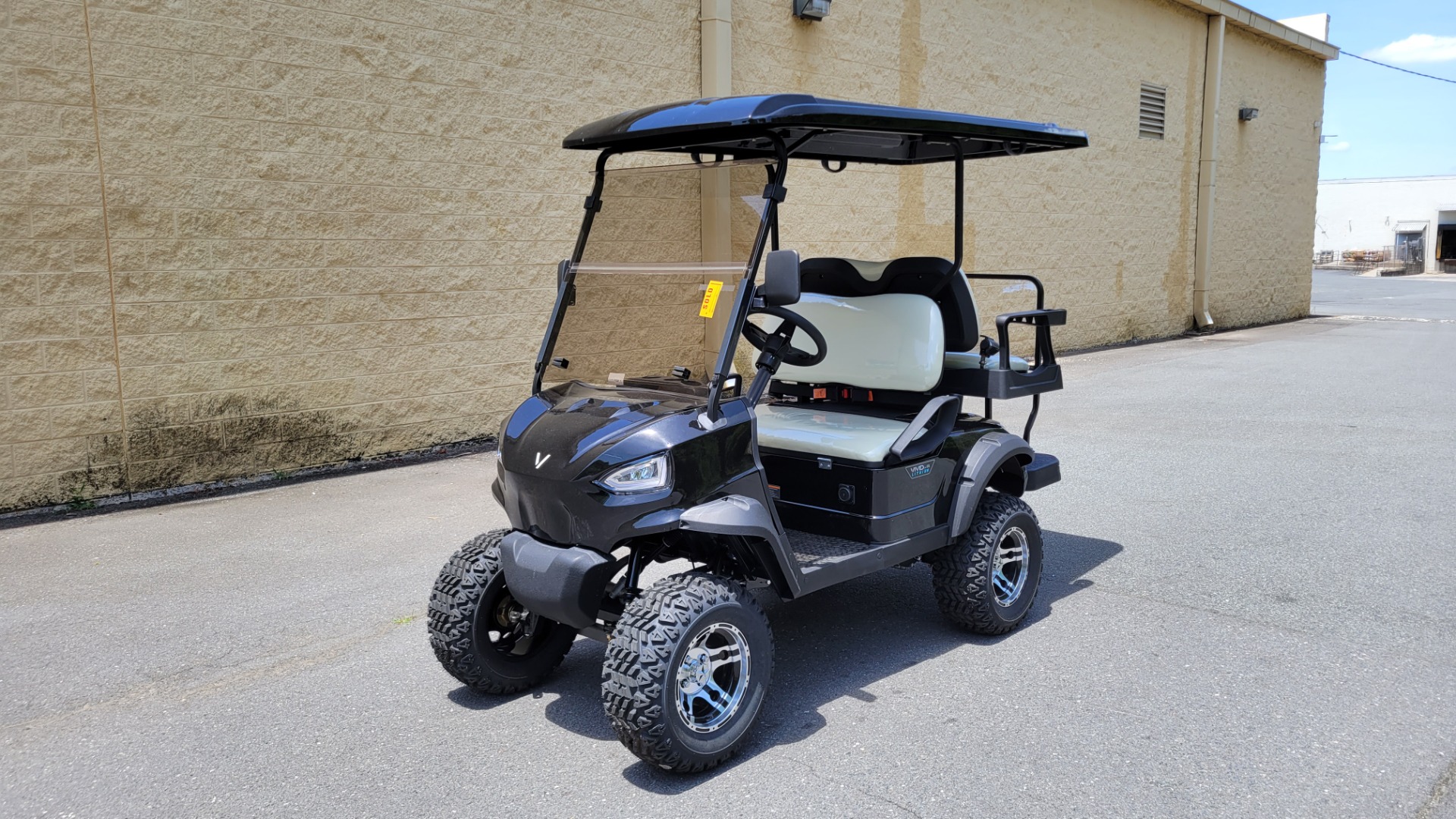 Used 2022 VIVID V4L 4-SEATER LIFTED / 25MPH / 105AH LITHIUM BATTERY / AWC2022459 for sale Sold at Formula Imports in Charlotte NC 28227 1
