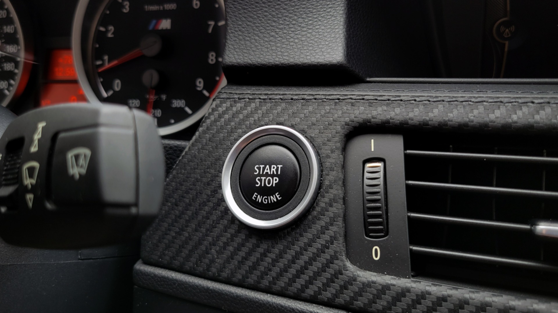 Used 2010 BMW M3 COUPE / MANUAL / 4.0L V8 / PREMIUM / TECHNOLOGY / SHADOWLINE for sale $54,995 at Formula Imports in Charlotte NC 28227 46
