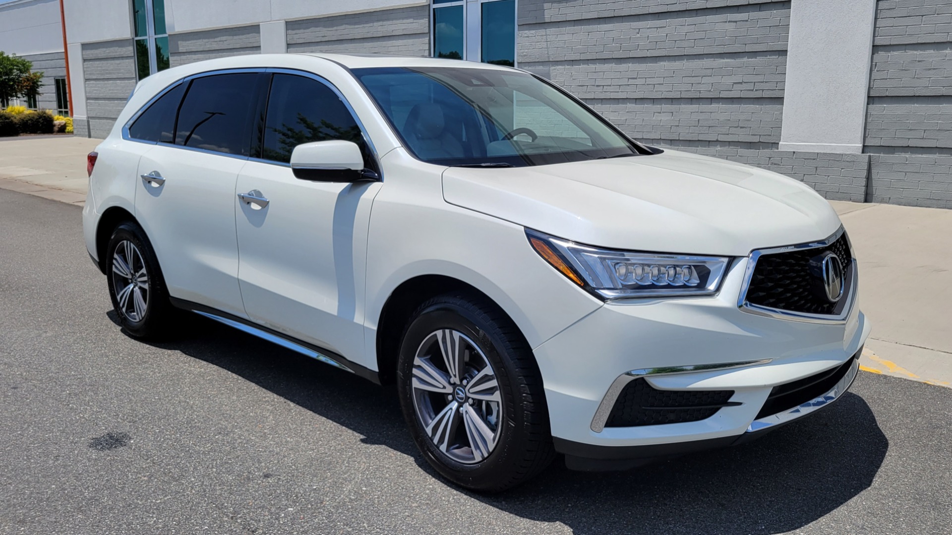 Used 2017 Acura MDX SH-AWD / 3.5L V6 / 9-SPD AUTO / SUNROOF / 3-ROW / CAMERA for sale $29,495 at Formula Imports in Charlotte NC 28227 10
