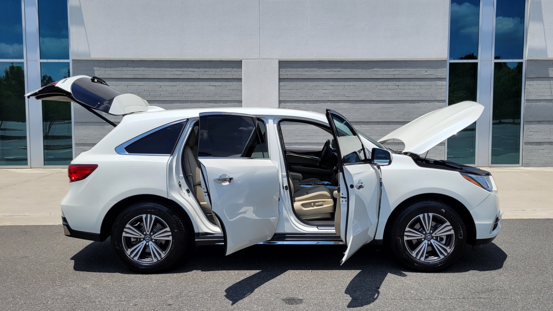 Used 2017 Acura MDX SH-AWD / 3.5L V6 / 9-SPD AUTO / SUNROOF / 3-ROW / CAMERA for sale $29,495 at Formula Imports in Charlotte NC 28227 15