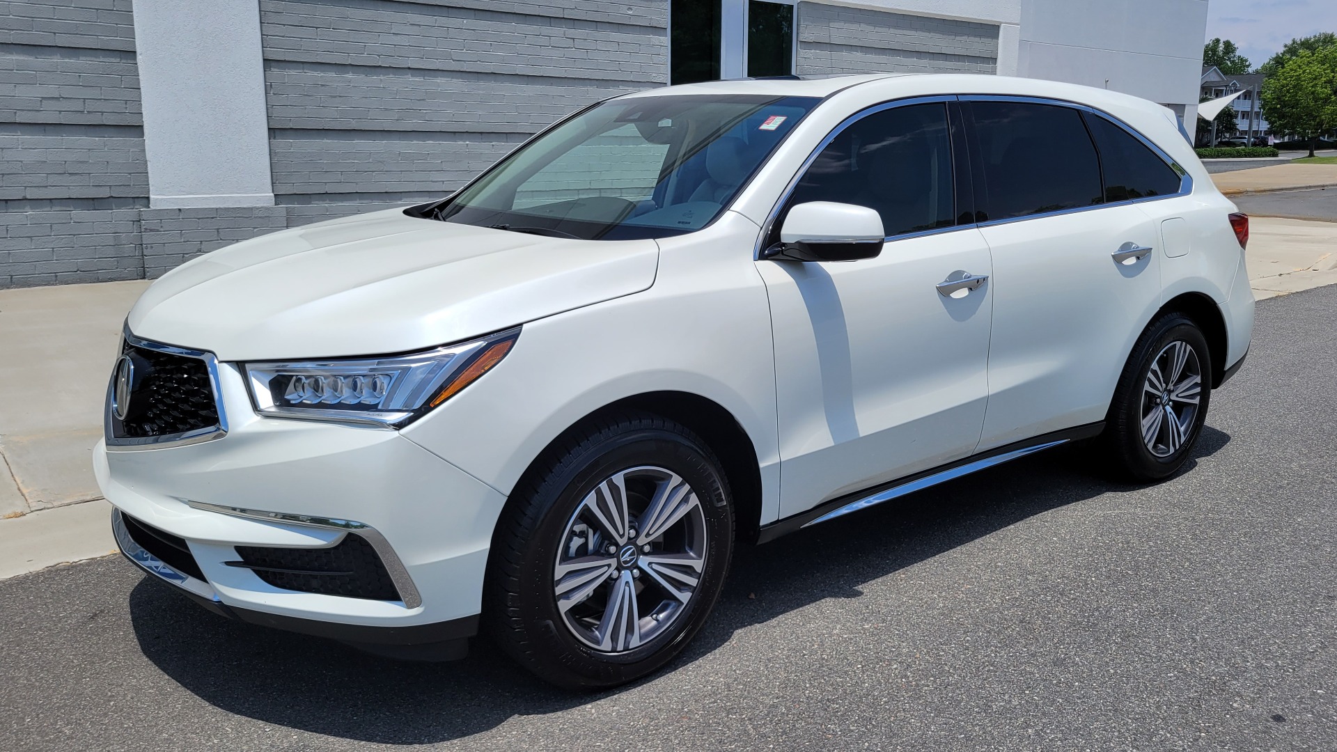 Used 2017 Acura MDX SH-AWD / 3.5L V6 / 9-SPD AUTO / SUNROOF / 3-ROW / CAMERA for sale $29,495 at Formula Imports in Charlotte NC 28227 3