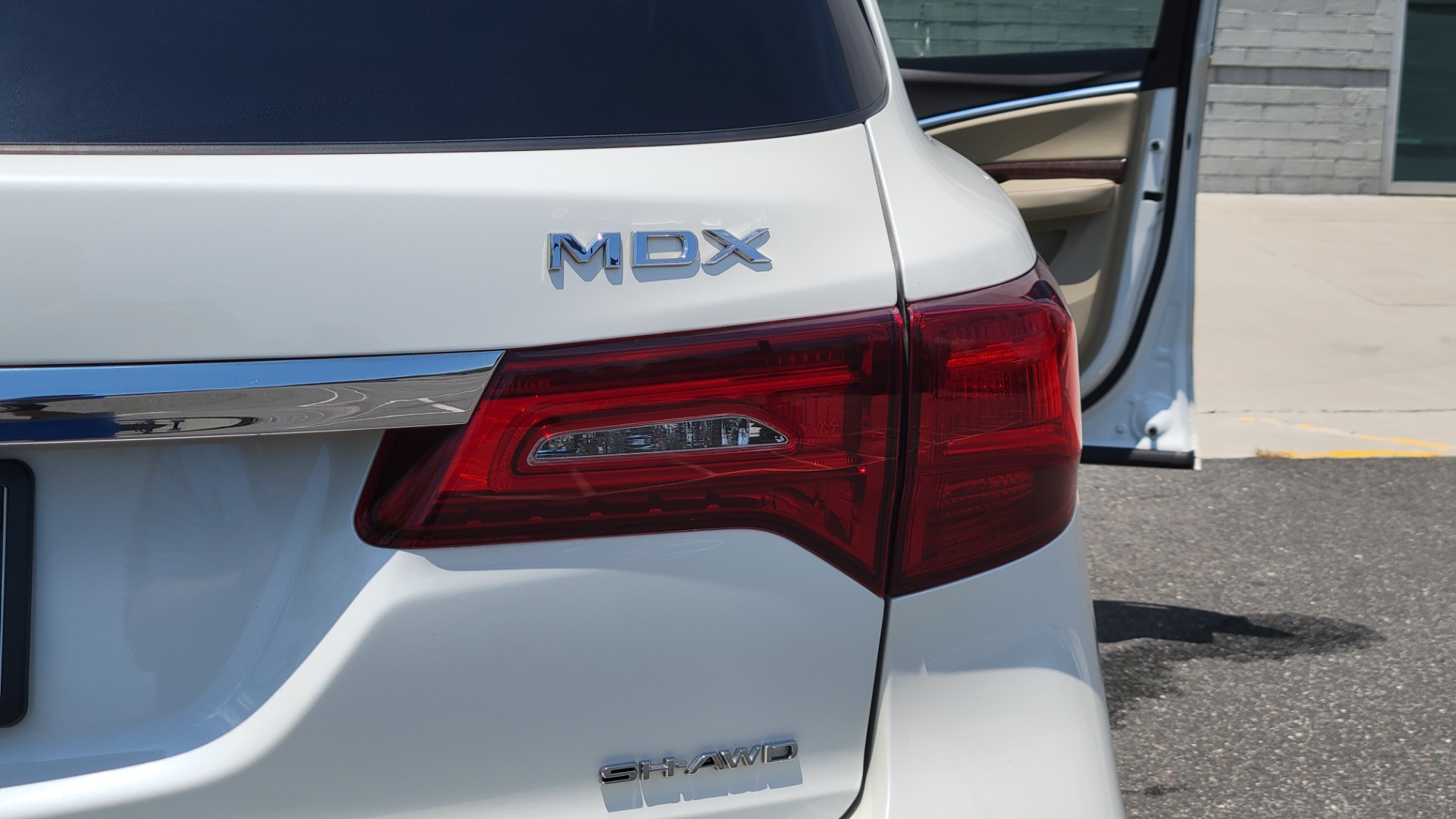 Used 2017 Acura MDX SH-AWD / 3.5L V6 / 9-SPD AUTO / SUNROOF / 3-ROW / CAMERA for sale $29,495 at Formula Imports in Charlotte NC 28227 33