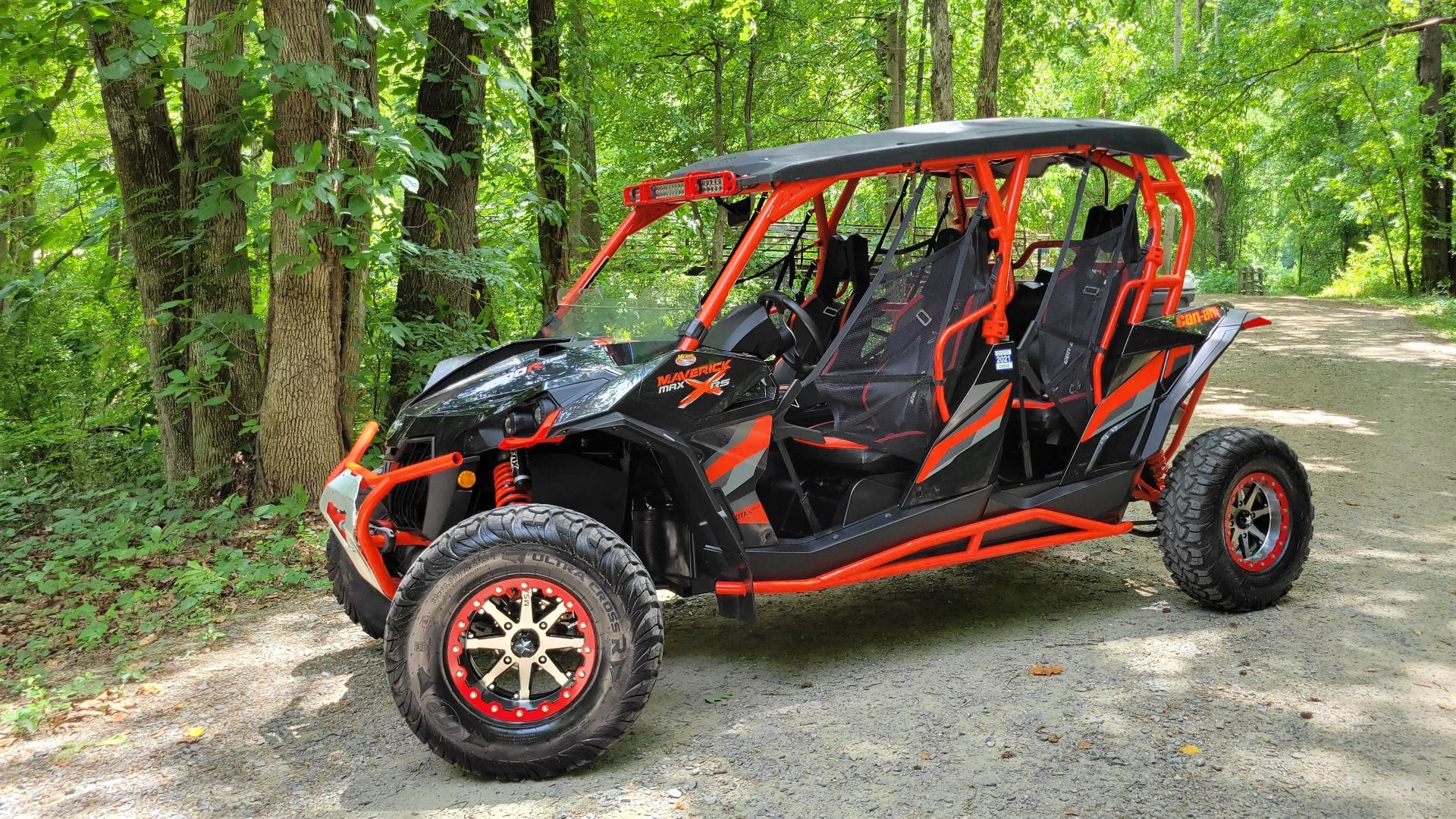 Used 2016 Can-Am MAVERICK MAX X-RS 1000R TURBO / 131HP / 4X4 / 4-SEATER / CUSTOM SOUND SYSTEM for sale $25,995 at Formula Imports in Charlotte NC 28227 60
