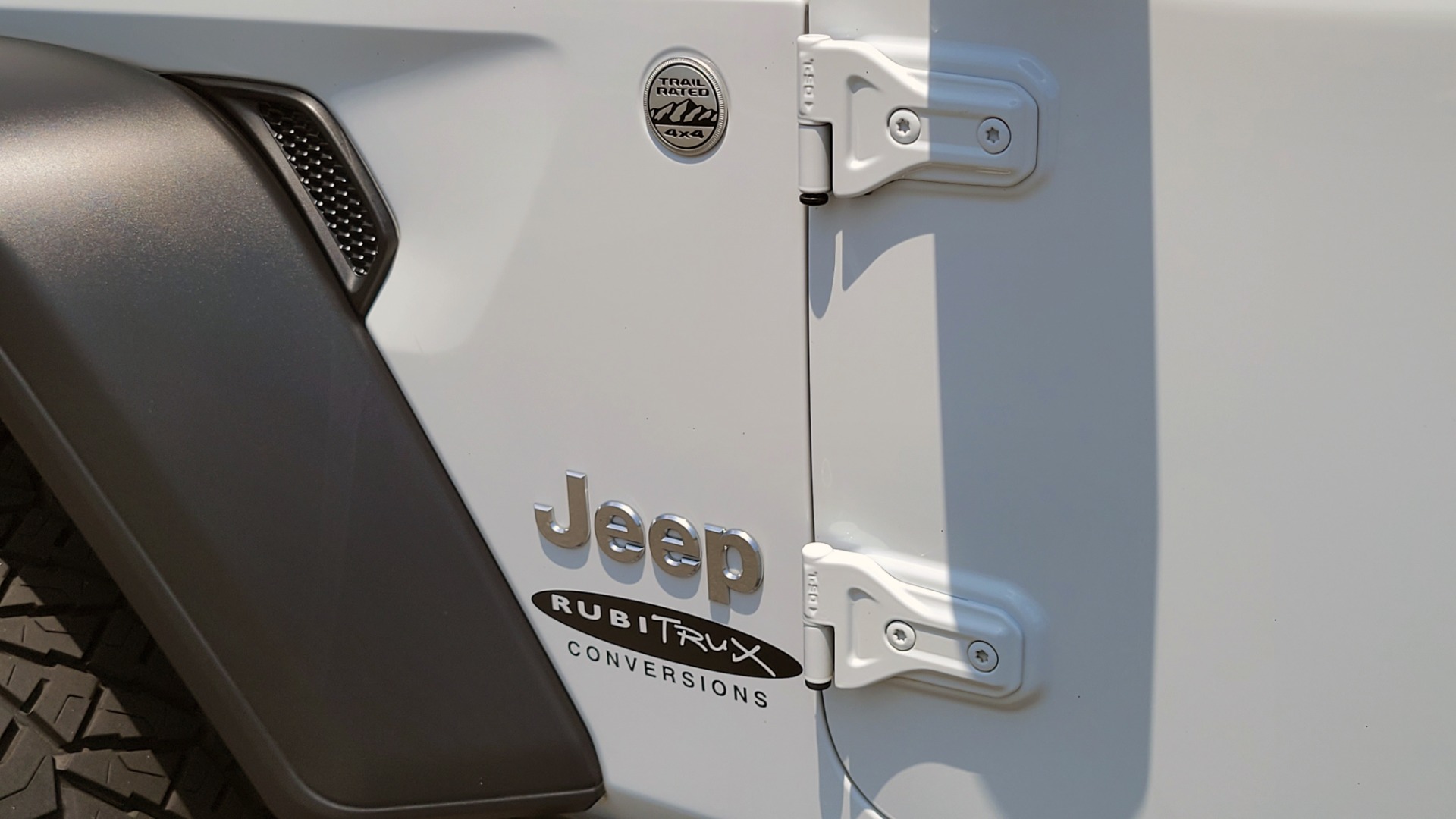 Used 2018 Jeep WRANGLER UNLIMITED SPORT RUBITRUX 4X4 / AUTO / CLOTH SEATS / SOFT-TOP / CAMERA for sale Sold at Formula Imports in Charlotte NC 28227 12