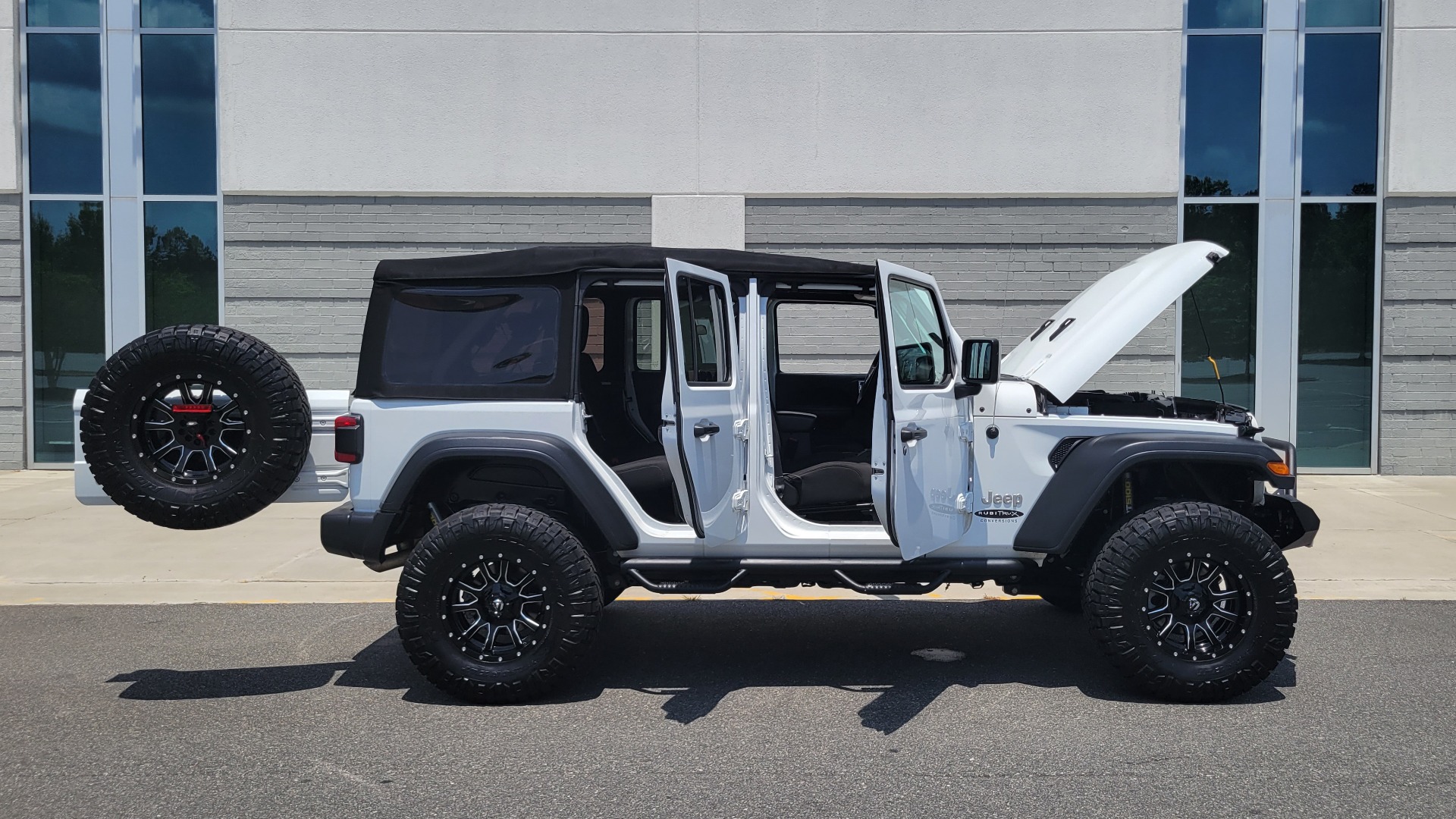 Used 2018 Jeep WRANGLER UNLIMITED SPORT RUBITRUX 4X4 / AUTO / CLOTH SEATS / SOFT-TOP / CAMERA for sale Sold at Formula Imports in Charlotte NC 28227 15