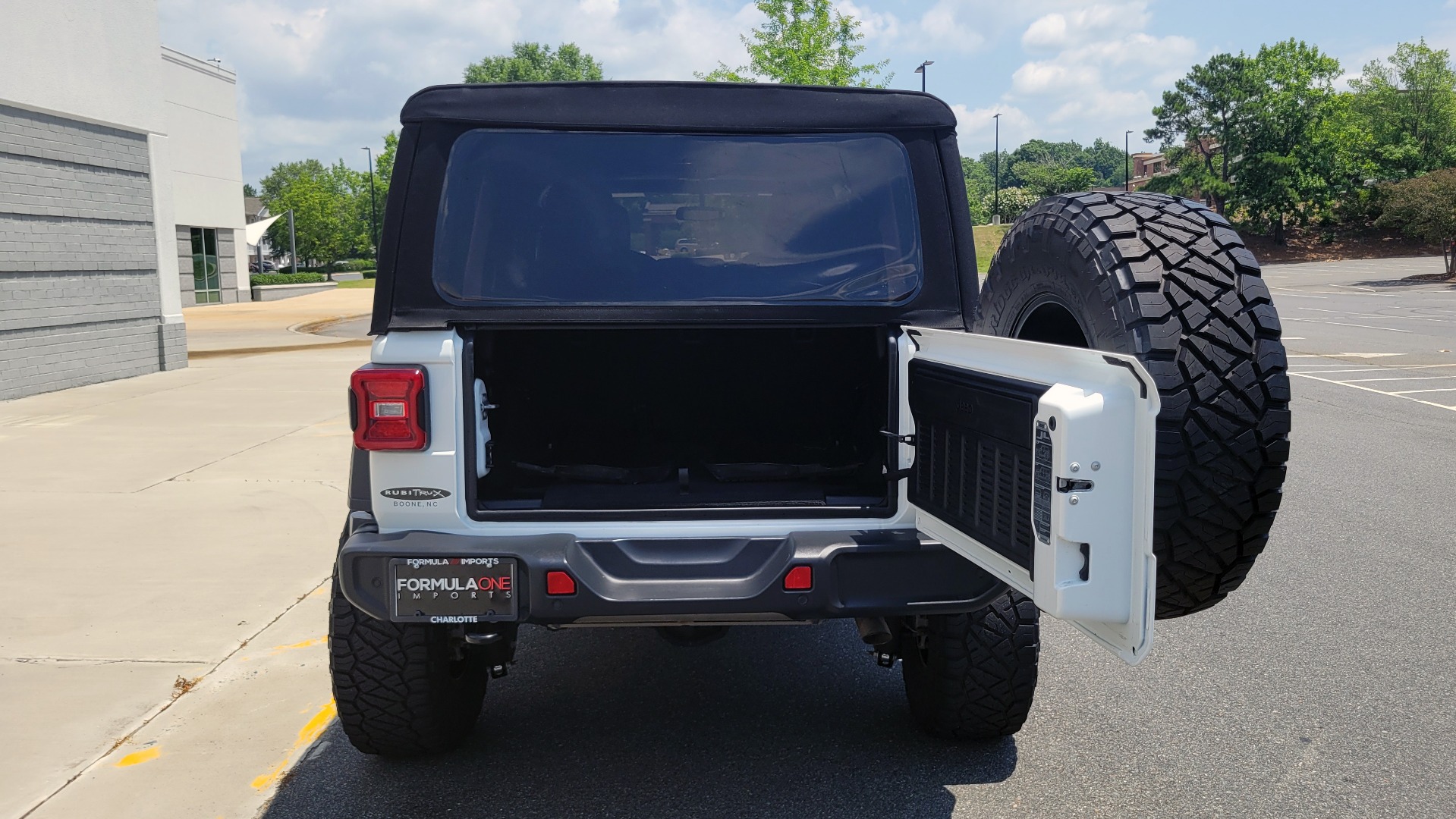 Used 2018 Jeep WRANGLER UNLIMITED SPORT RUBITRUX 4X4 / AUTO / CLOTH SEATS / SOFT-TOP / CAMERA for sale Sold at Formula Imports in Charlotte NC 28227 21