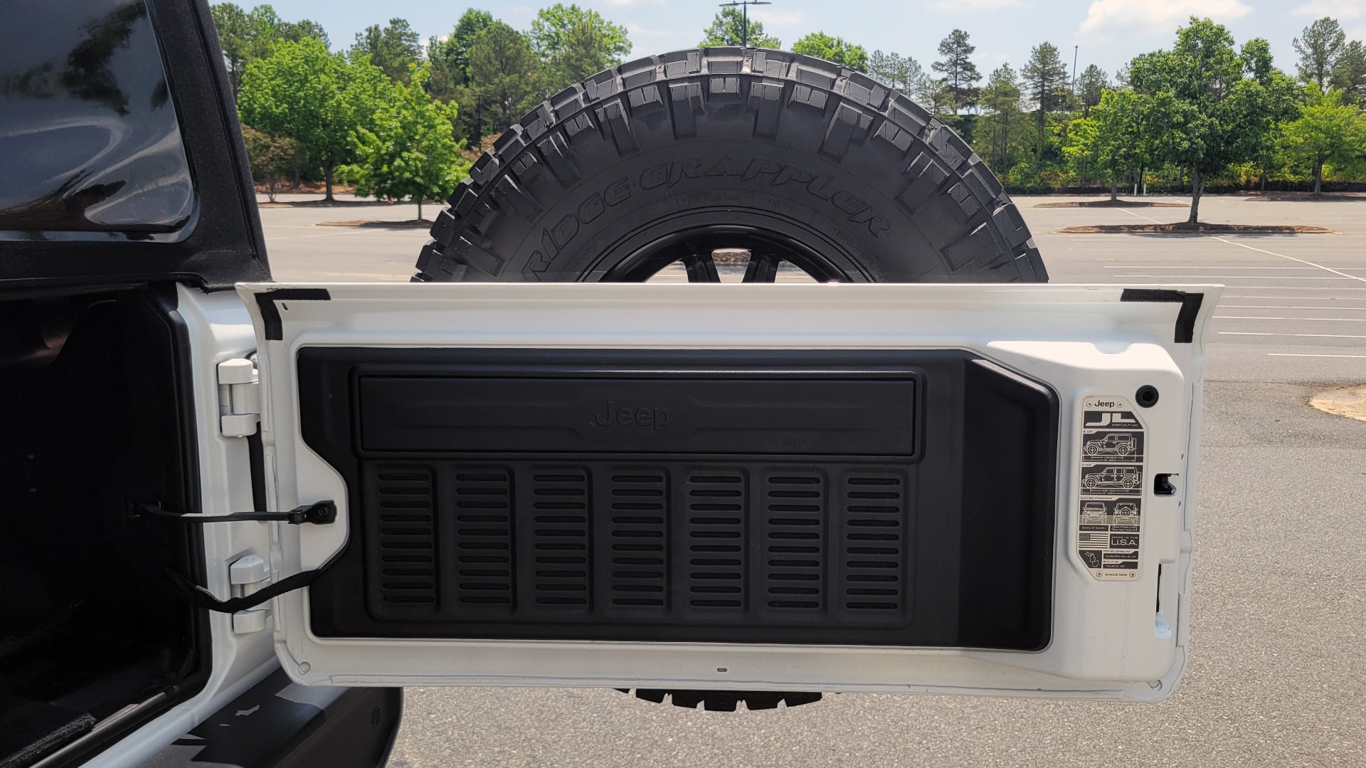Used 2018 Jeep WRANGLER UNLIMITED SPORT RUBITRUX 4X4 / AUTO / CLOTH SEATS / SOFT-TOP / CAMERA for sale Sold at Formula Imports in Charlotte NC 28227 22