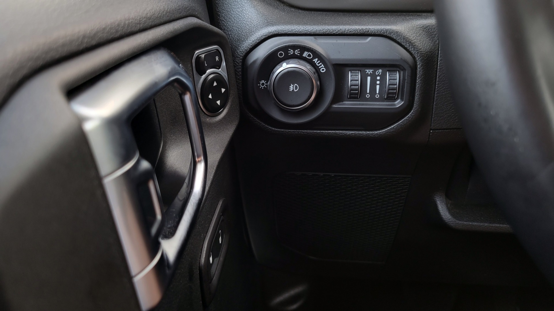 Used 2018 Jeep WRANGLER UNLIMITED SPORT RUBITRUX 4X4 / AUTO / CLOTH SEATS / SOFT-TOP / CAMERA for sale Sold at Formula Imports in Charlotte NC 28227 49