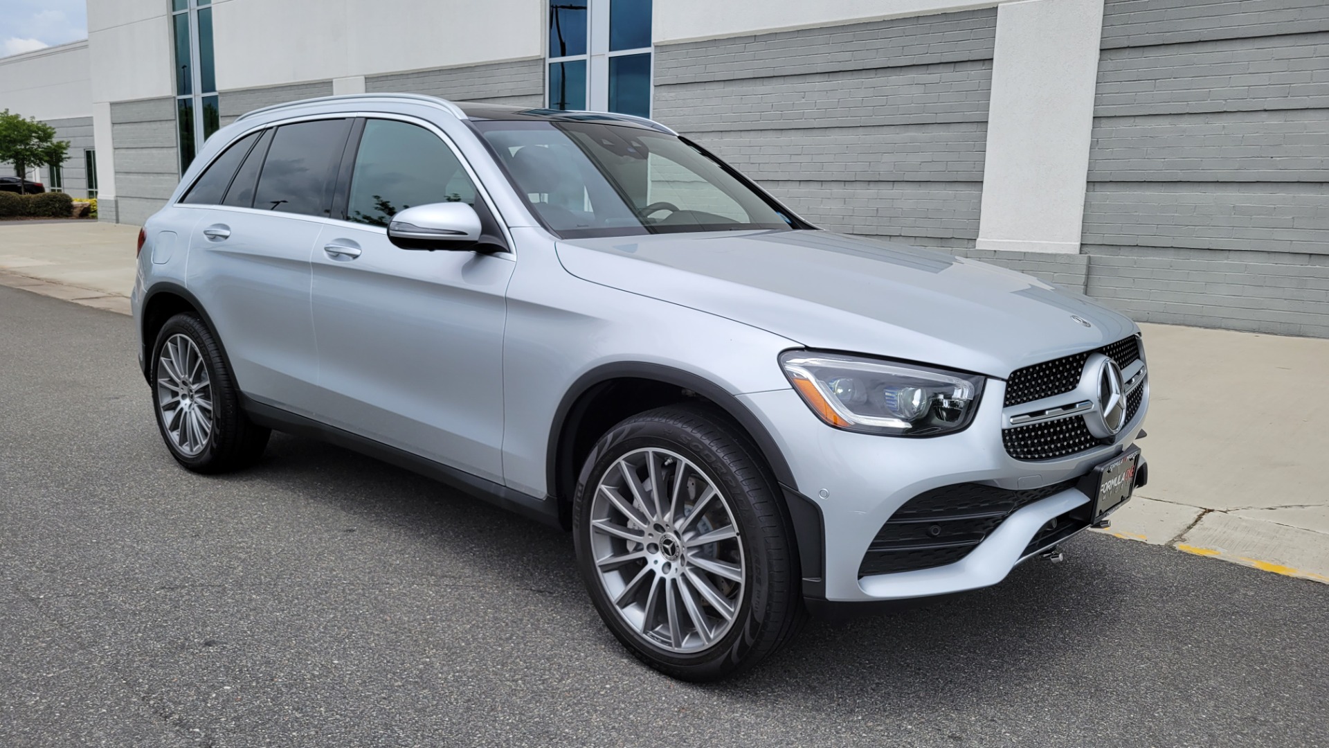 Used 2020 Mercedes-Benz GLC 300 PREMIUM / MULTIMEDIA / PARK ASST / LIGHTING / PANO-ROOF / CAMERA for sale Sold at Formula Imports in Charlotte NC 28227 10