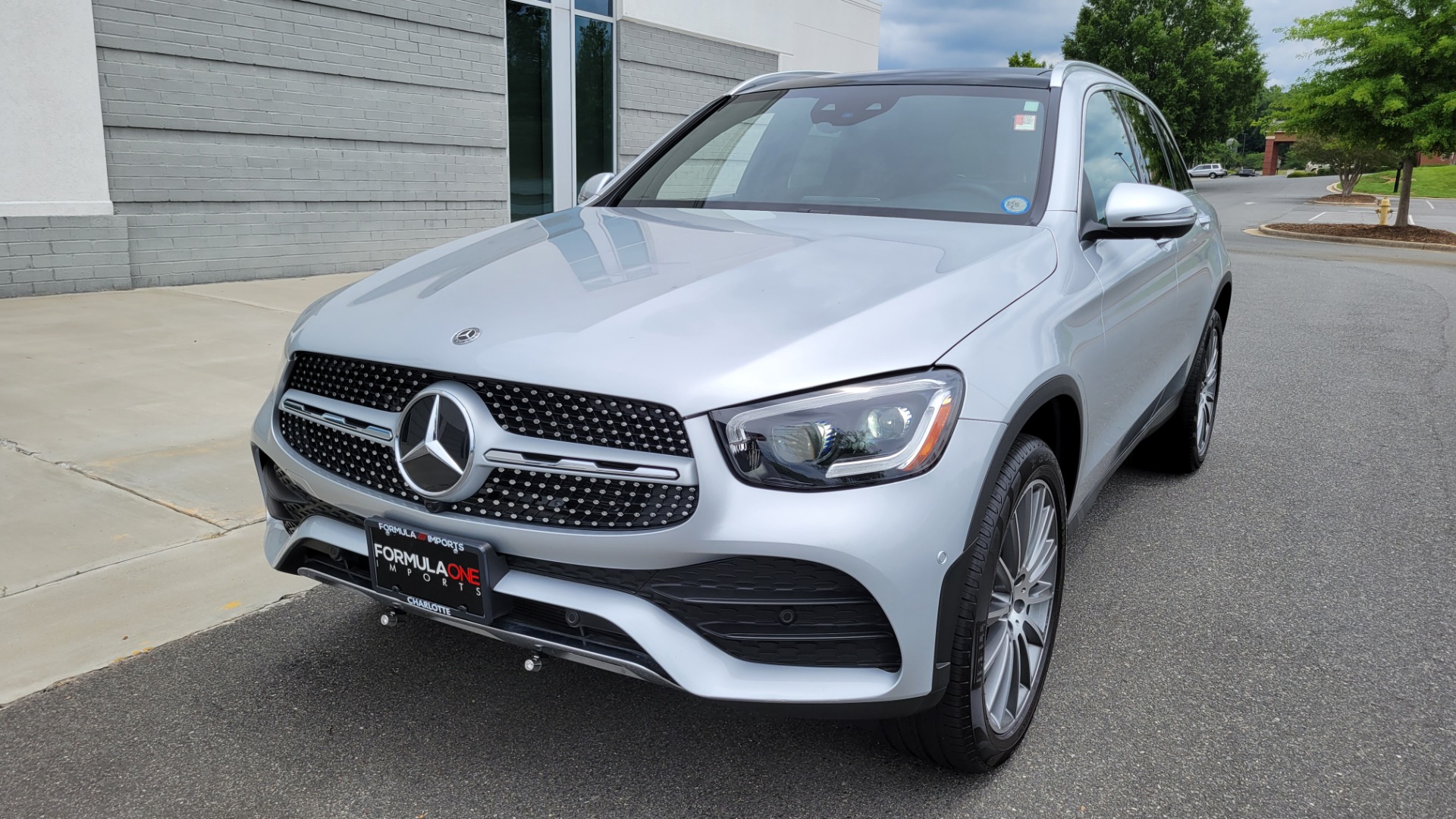 Used 2020 Mercedes-Benz GLC 300 PREMIUM / MULTIMEDIA / PARK ASST / LIGHTING / PANO-ROOF / CAMERA for sale Sold at Formula Imports in Charlotte NC 28227 2