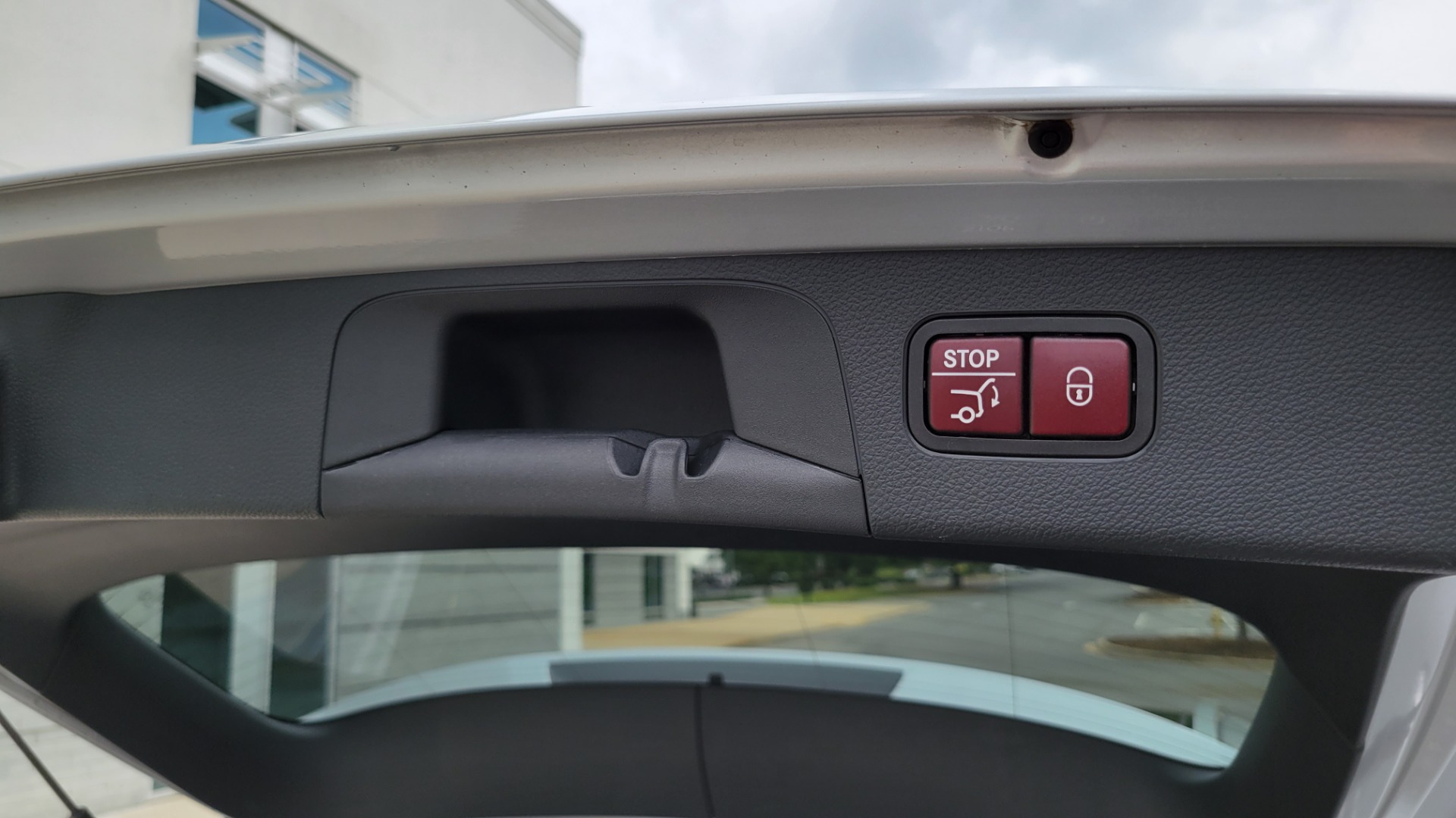 Used 2020 Mercedes-Benz GLC 300 PREMIUM / MULTIMEDIA / PARK ASST / LIGHTING / PANO-ROOF / CAMERA for sale Sold at Formula Imports in Charlotte NC 28227 25