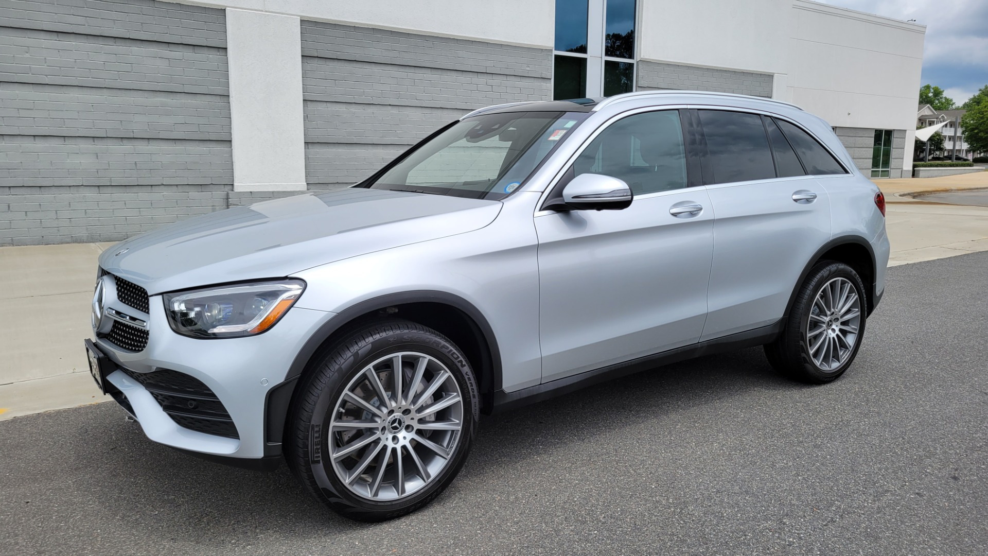 Used 2020 Mercedes-Benz GLC 300 PREMIUM / MULTIMEDIA / PARK ASST / LIGHTING / PANO-ROOF / CAMERA for sale Sold at Formula Imports in Charlotte NC 28227 3