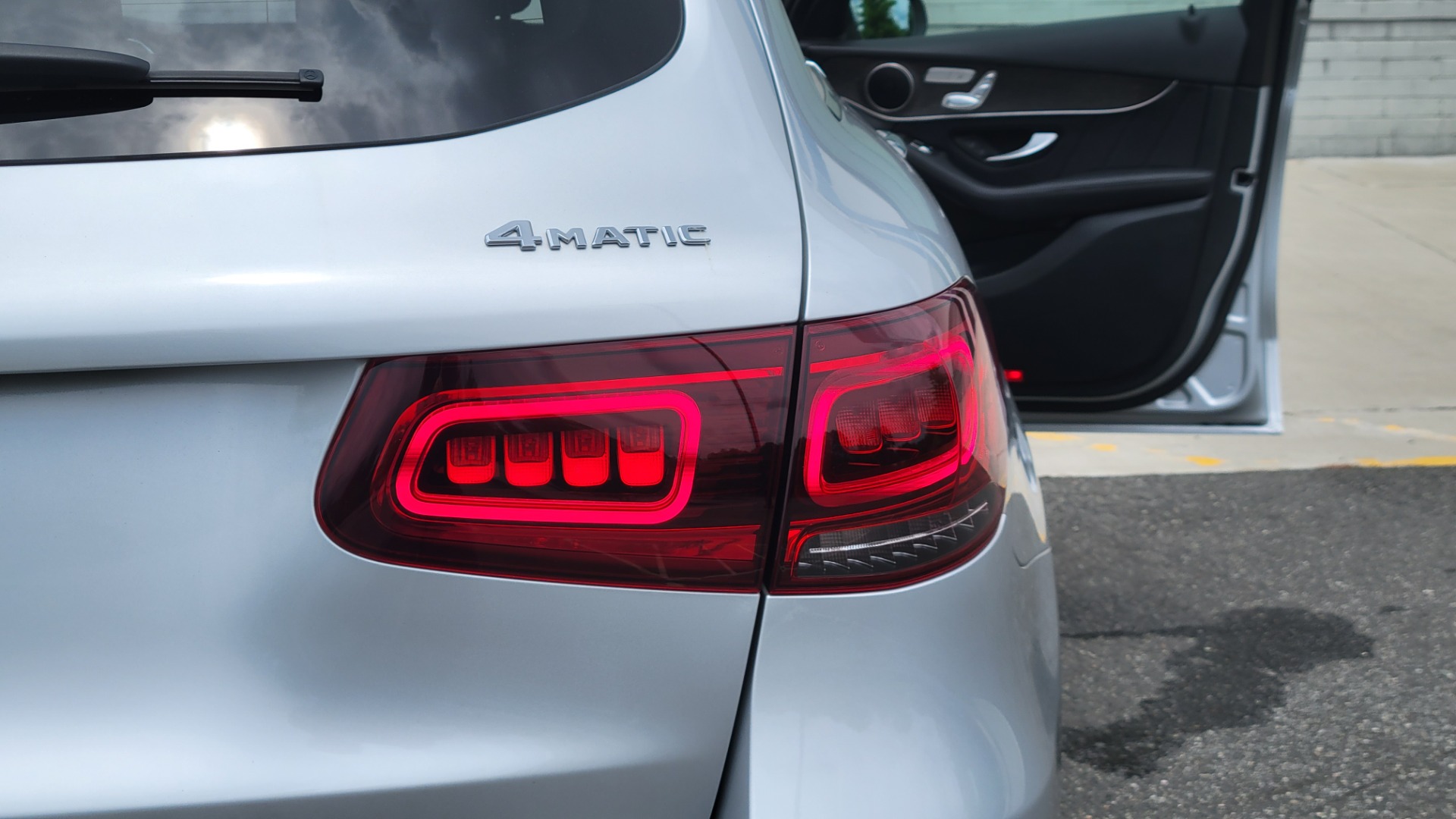 Used 2020 Mercedes-Benz GLC 300 PREMIUM / MULTIMEDIA / PARK ASST / LIGHTING / PANO-ROOF / CAMERA for sale $48,999 at Formula Imports in Charlotte NC 28227 34