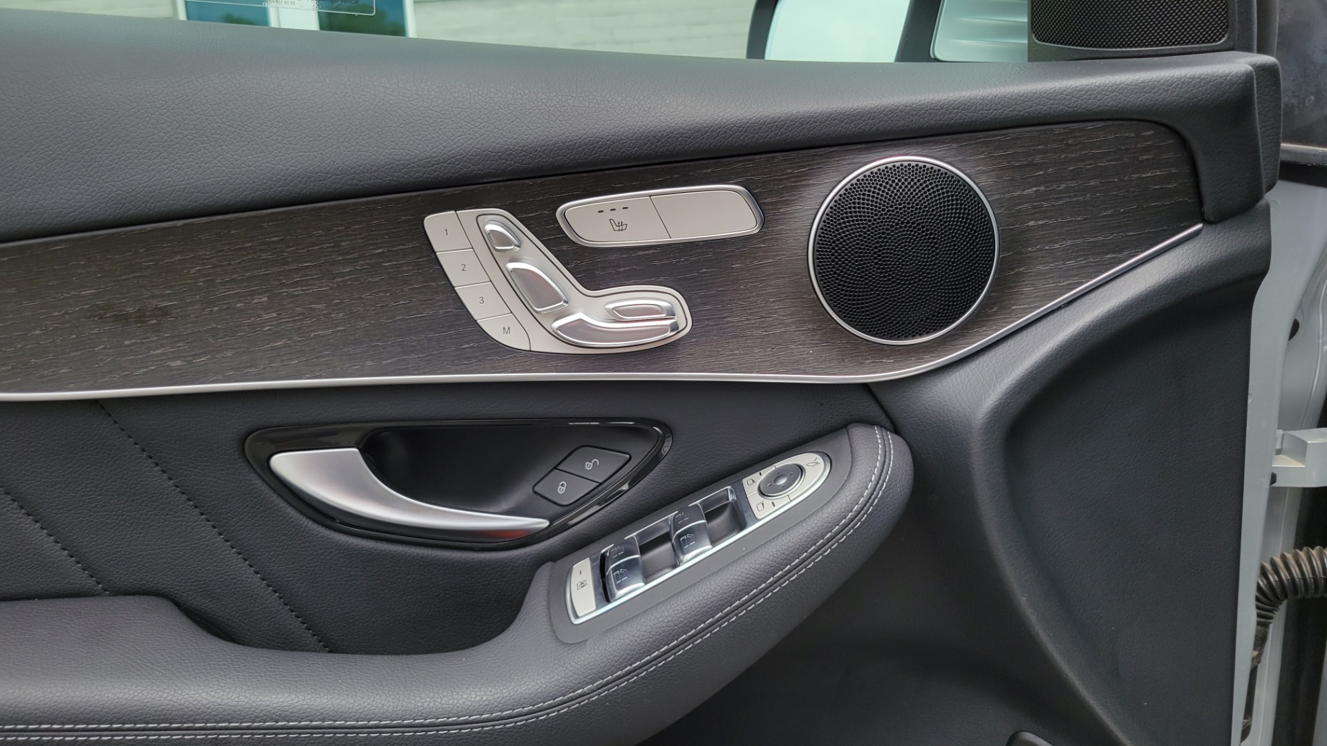 Used 2020 Mercedes-Benz GLC 300 PREMIUM / MULTIMEDIA / PARK ASST / LIGHTING / PANO-ROOF / CAMERA for sale $48,999 at Formula Imports in Charlotte NC 28227 36