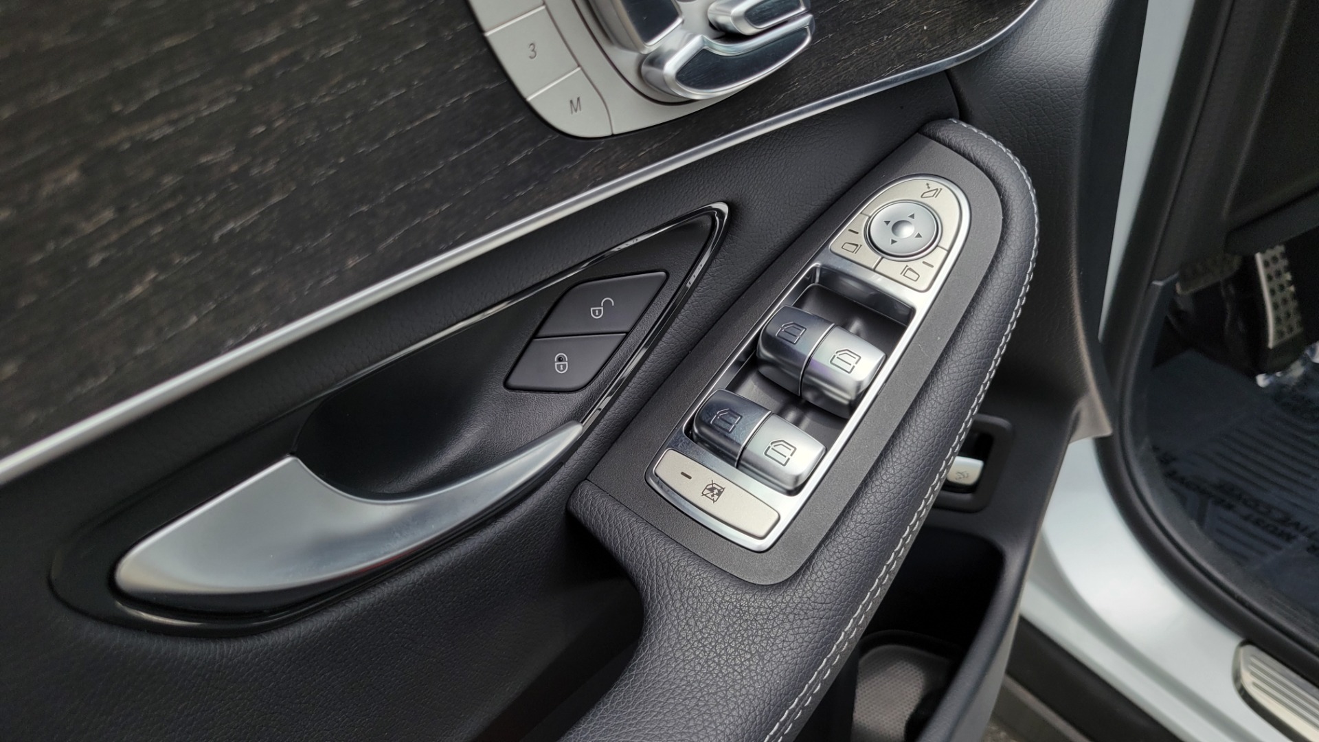Used 2020 Mercedes-Benz GLC 300 PREMIUM / MULTIMEDIA / PARK ASST / LIGHTING / PANO-ROOF / CAMERA for sale Sold at Formula Imports in Charlotte NC 28227 37