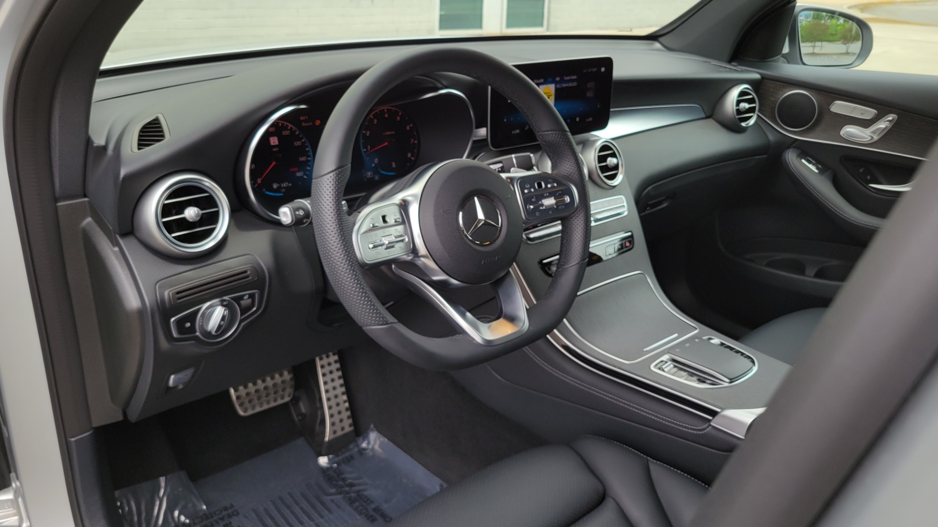 Used 2020 Mercedes-Benz GLC 300 PREMIUM / MULTIMEDIA / PARK ASST / LIGHTING / PANO-ROOF / CAMERA for sale Sold at Formula Imports in Charlotte NC 28227 43