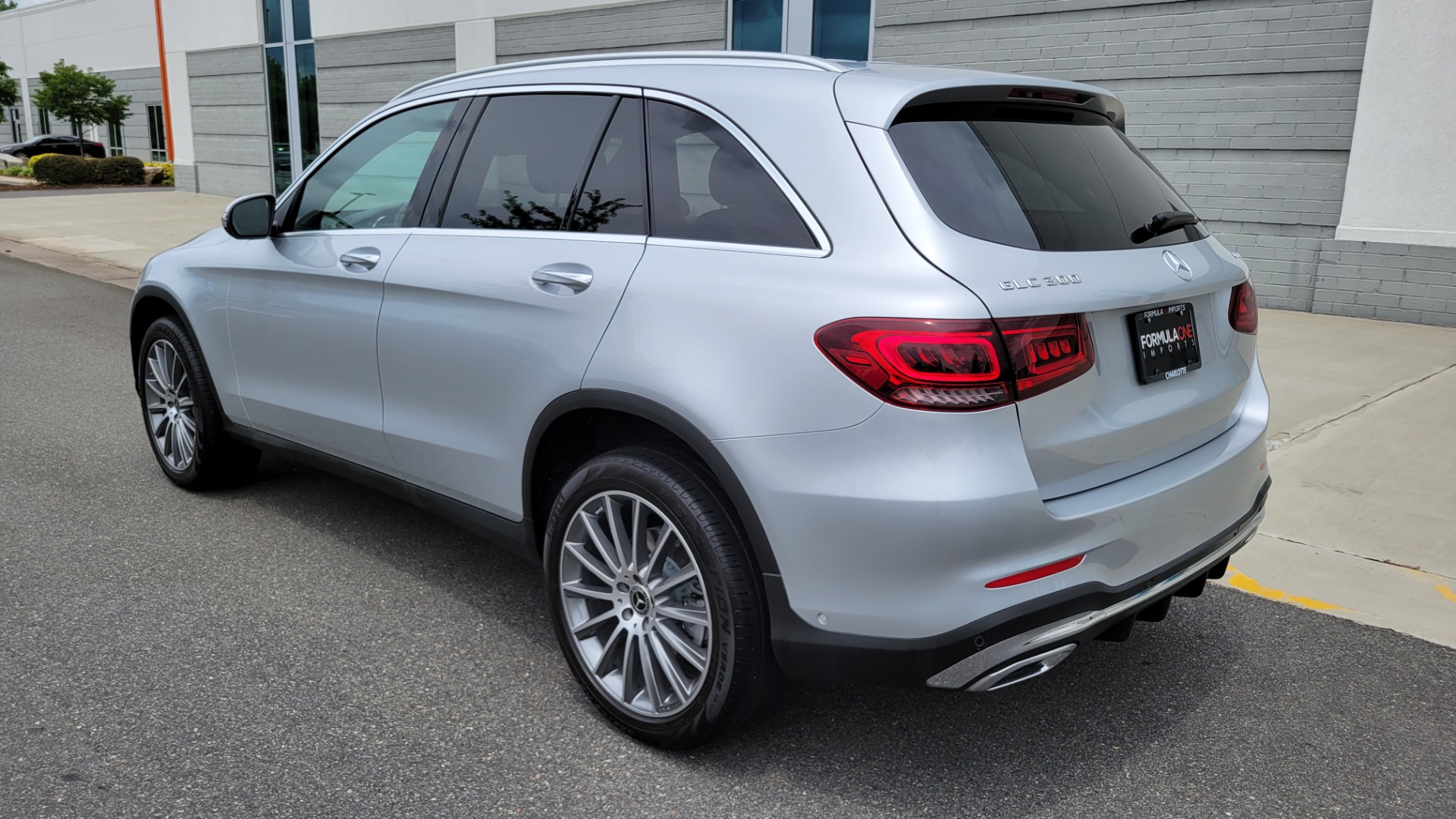 Used 2020 Mercedes-Benz GLC 300 PREMIUM / MULTIMEDIA / PARK ASST / LIGHTING / PANO-ROOF / CAMERA for sale Sold at Formula Imports in Charlotte NC 28227 5