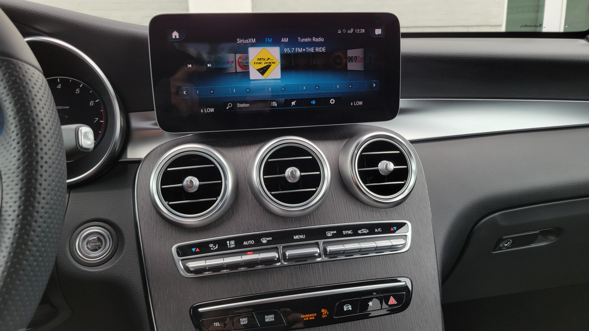Used 2020 Mercedes-Benz GLC 300 PREMIUM / MULTIMEDIA / PARK ASST / LIGHTING / PANO-ROOF / CAMERA for sale Sold at Formula Imports in Charlotte NC 28227 51