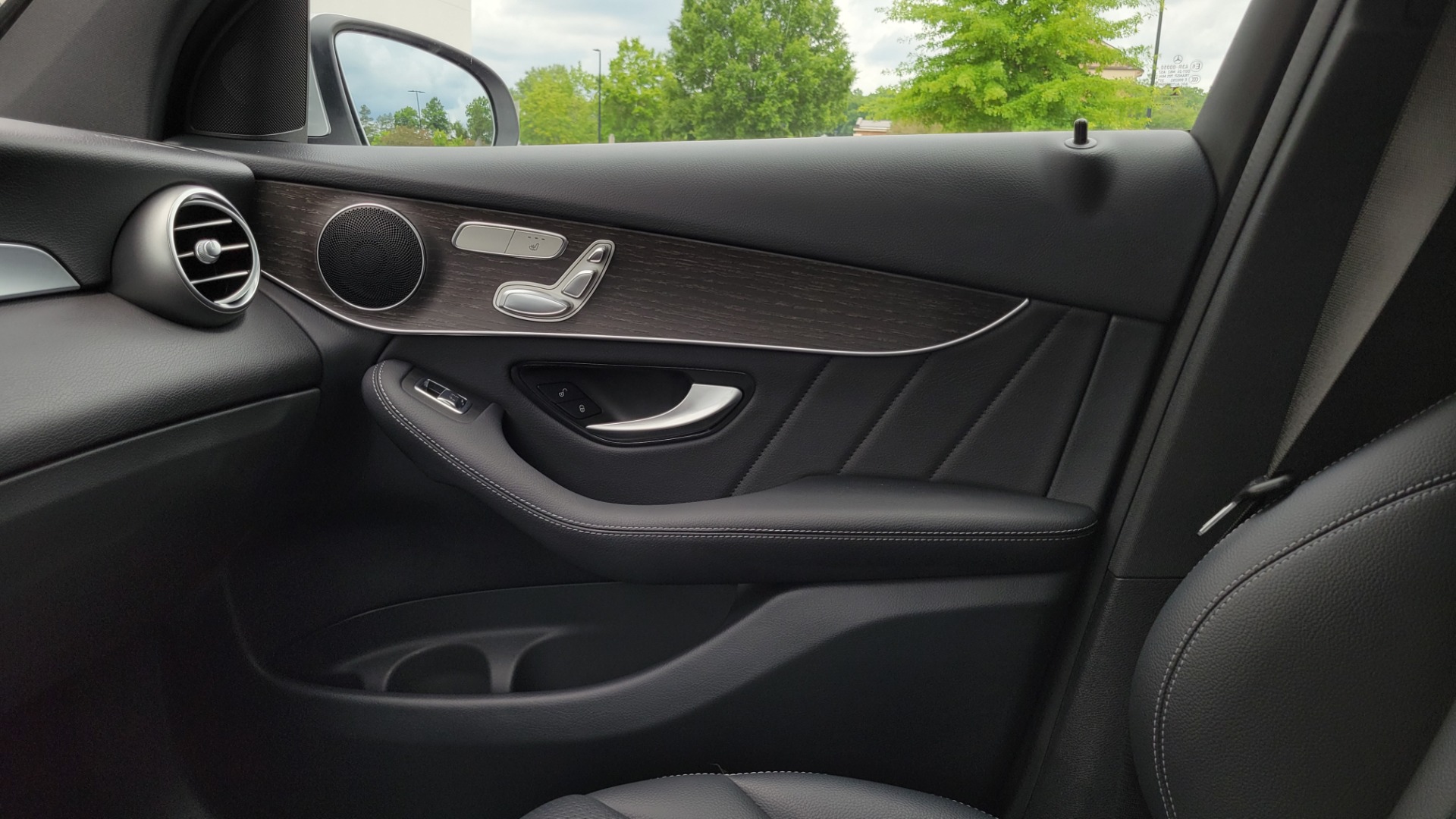 Used 2020 Mercedes-Benz GLC 300 PREMIUM / MULTIMEDIA / PARK ASST / LIGHTING / PANO-ROOF / CAMERA for sale $48,999 at Formula Imports in Charlotte NC 28227 58