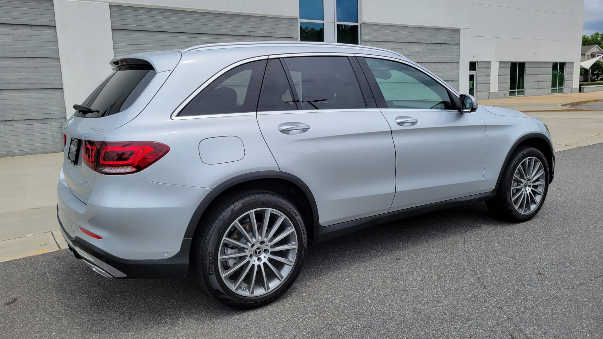 Used 2020 Mercedes-Benz GLC 300 PREMIUM / MULTIMEDIA / PARK ASST / LIGHTING / PANO-ROOF / CAMERA for sale Sold at Formula Imports in Charlotte NC 28227 8