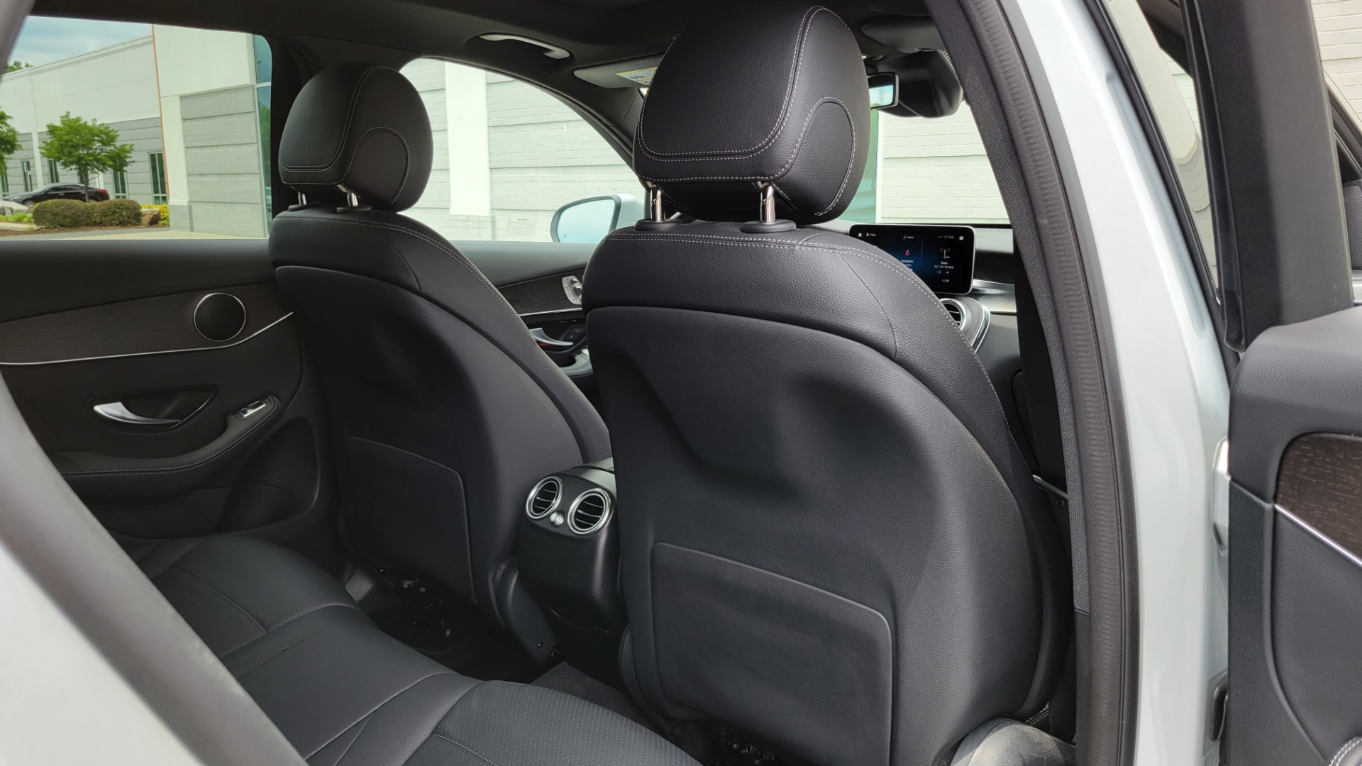 Used 2020 Mercedes-Benz GLC 300 PREMIUM / MULTIMEDIA / PARK ASST / LIGHTING / PANO-ROOF / CAMERA for sale $48,999 at Formula Imports in Charlotte NC 28227 82