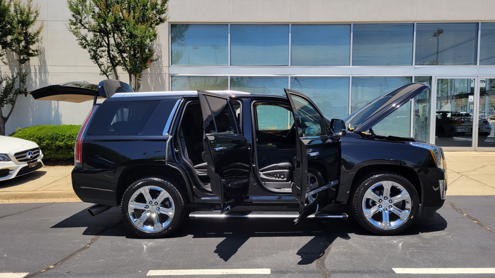 Used 2016 Cadillac ESCALADE PREMIUM COLLECTION / 6.2L / 4X4 / NAV / DVD / SUNROOF / 3-ROW for sale $58,995 at Formula Imports in Charlotte NC 28227 12