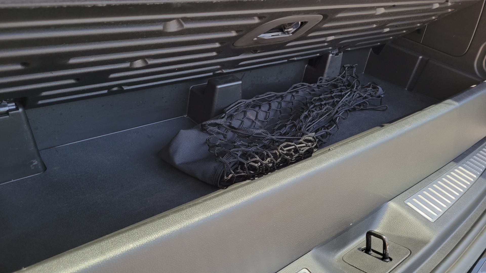 Used 2016 Cadillac ESCALADE PREMIUM COLLECTION / 6.2L / 4X4 / NAV / DVD / SUNROOF / 3-ROW for sale $58,995 at Formula Imports in Charlotte NC 28227 22