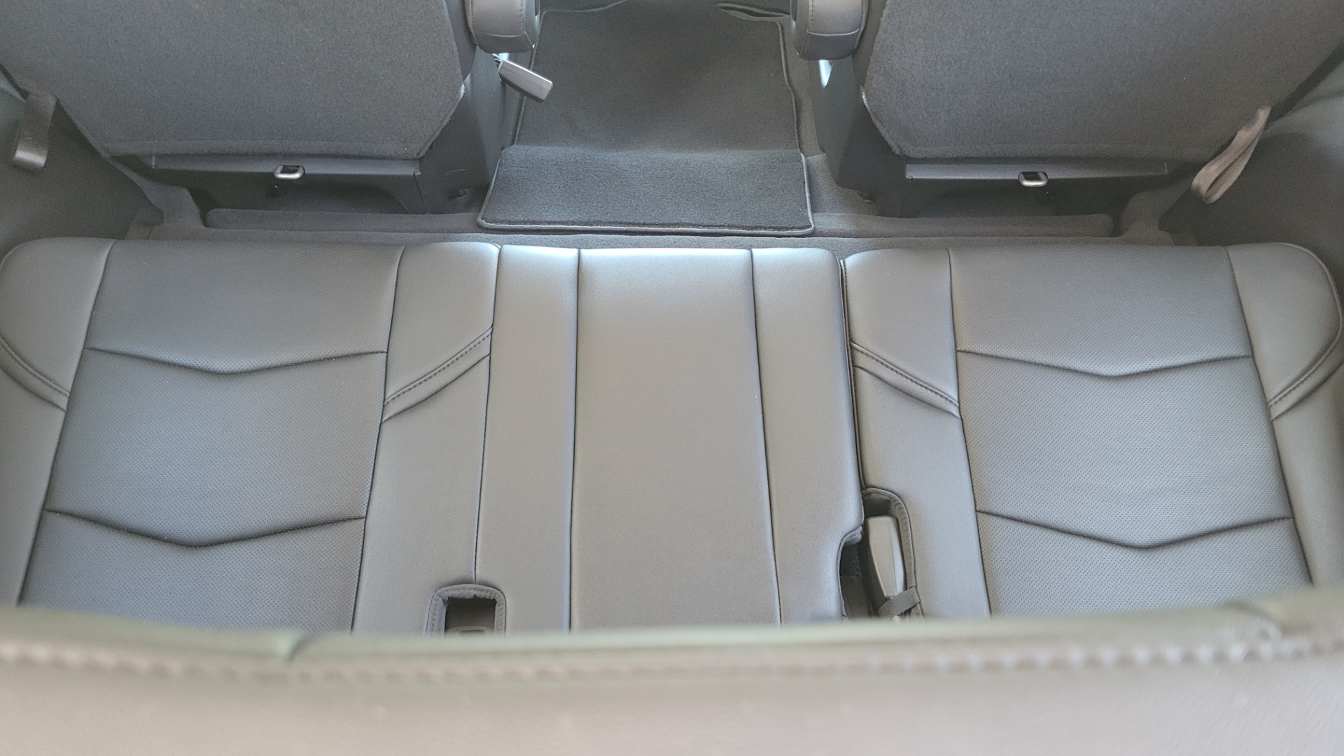 Used 2016 Cadillac ESCALADE PREMIUM COLLECTION / 6.2L / 4X4 / NAV / DVD / SUNROOF / 3-ROW for sale $58,995 at Formula Imports in Charlotte NC 28227 25