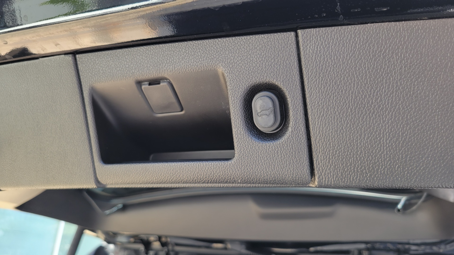 Used 2016 Cadillac ESCALADE PREMIUM COLLECTION / 6.2L / 4X4 / NAV / DVD / SUNROOF / 3-ROW for sale $58,995 at Formula Imports in Charlotte NC 28227 26