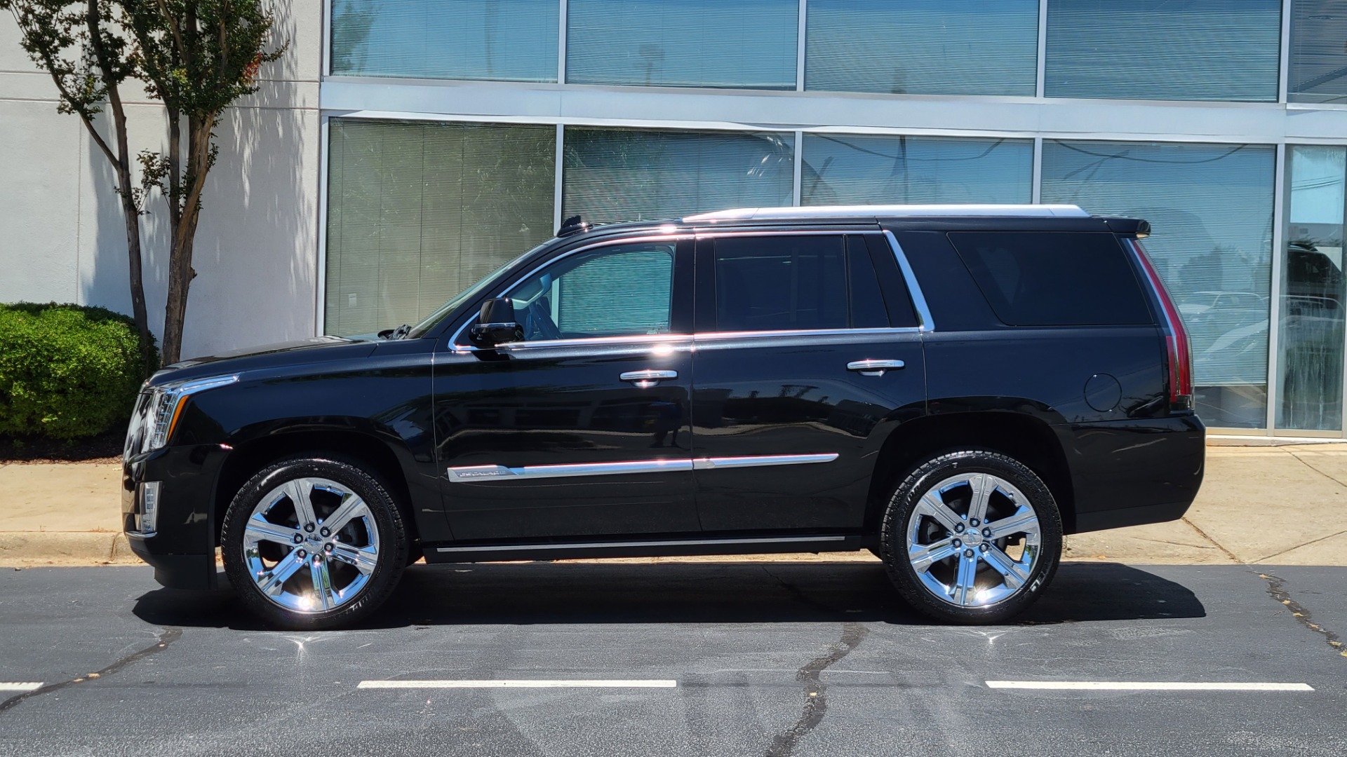 Used 2016 Cadillac ESCALADE PREMIUM COLLECTION / 6.2L / 4X4 / NAV / DVD / SUNROOF / 3-ROW for sale $58,995 at Formula Imports in Charlotte NC 28227 3