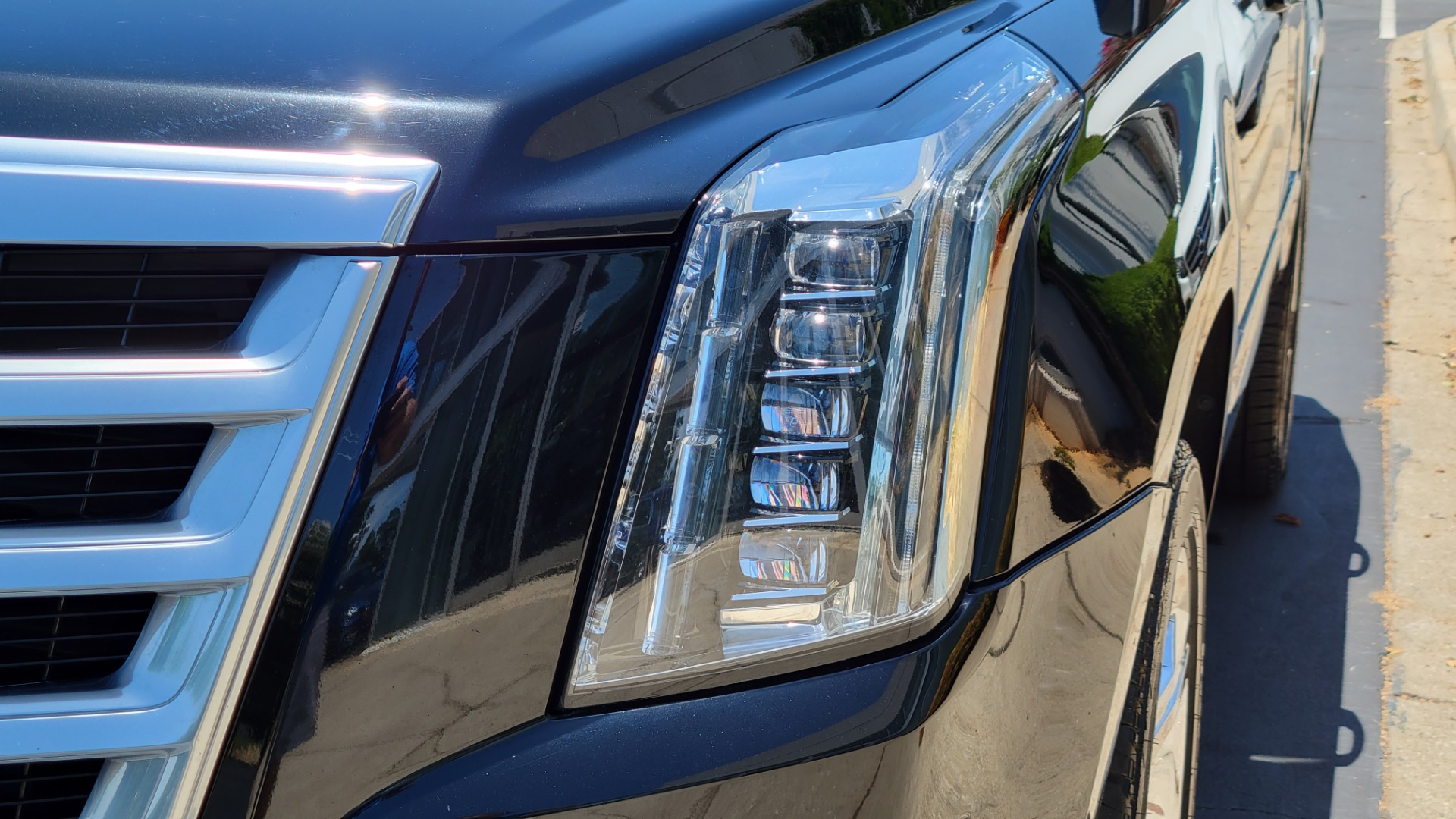 Used 2016 Cadillac ESCALADE PREMIUM COLLECTION / 6.2L / 4X4 / NAV / DVD / SUNROOF / 3-ROW for sale $58,995 at Formula Imports in Charlotte NC 28227 30