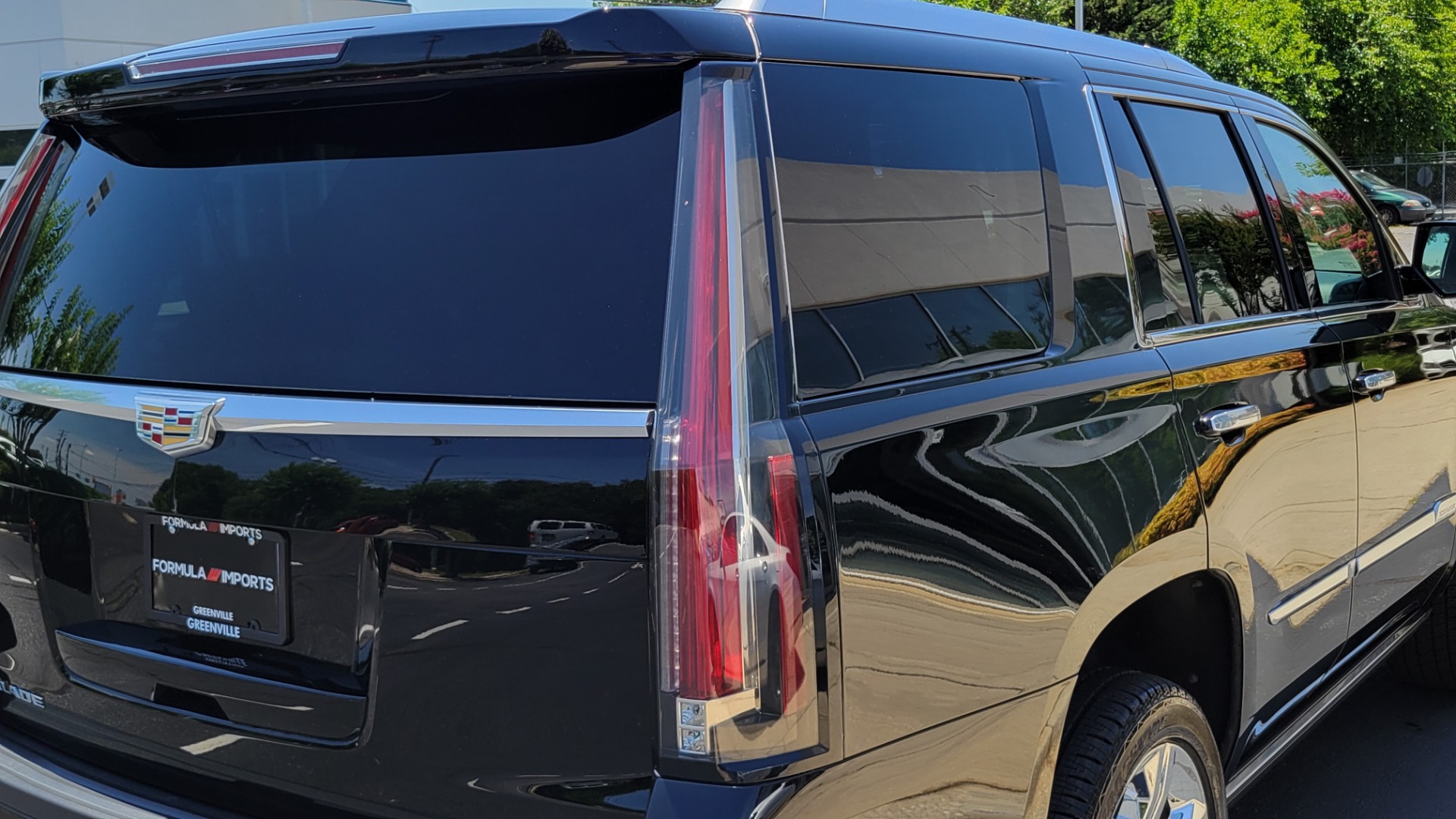 Used 2016 Cadillac ESCALADE PREMIUM COLLECTION / 6.2L / 4X4 / NAV / DVD / SUNROOF / 3-ROW for sale $58,995 at Formula Imports in Charlotte NC 28227 35