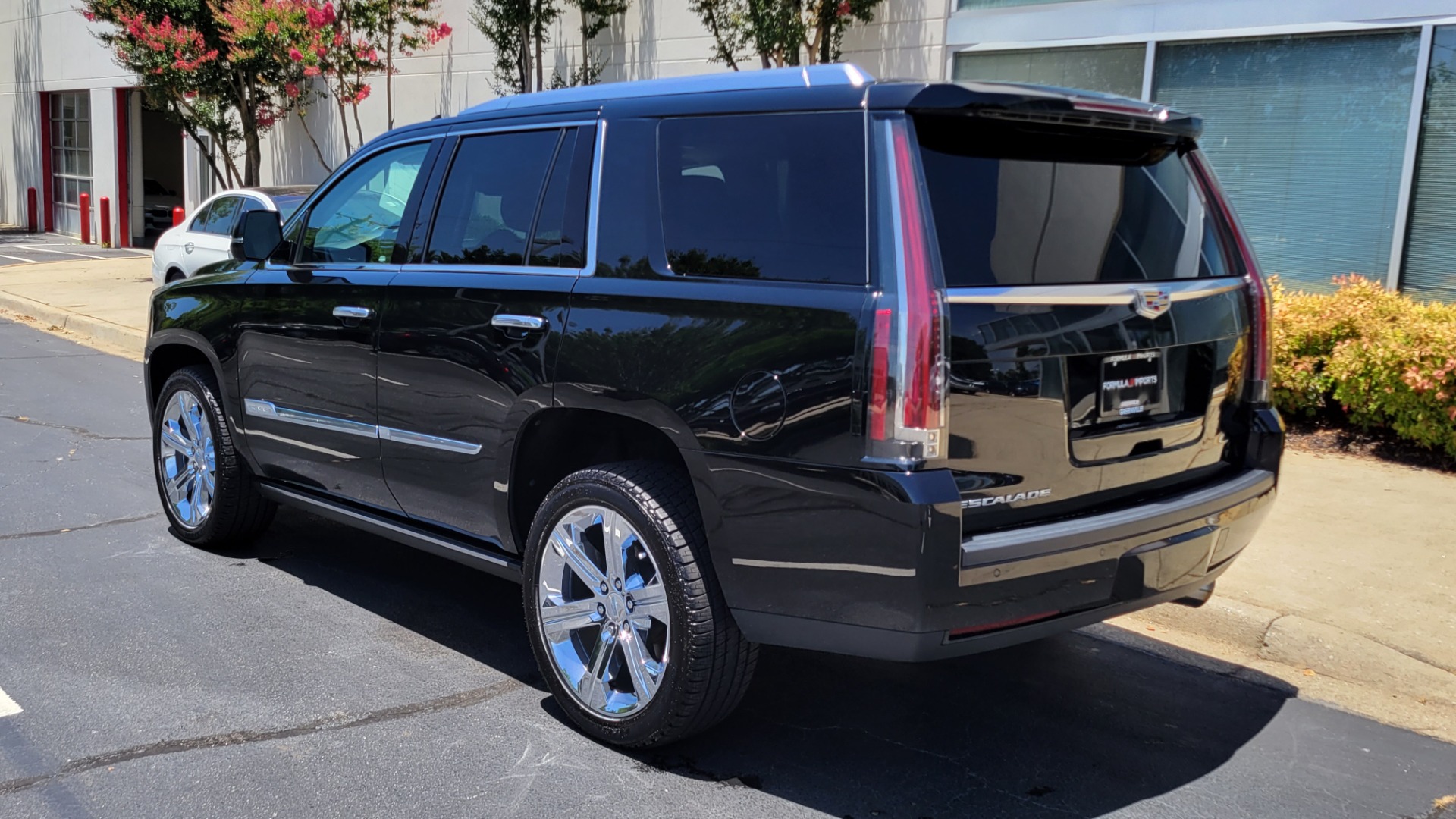 Used 2016 Cadillac ESCALADE PREMIUM COLLECTION / 6.2L / 4X4 / NAV / DVD / SUNROOF / 3-ROW for sale $58,995 at Formula Imports in Charlotte NC 28227 4