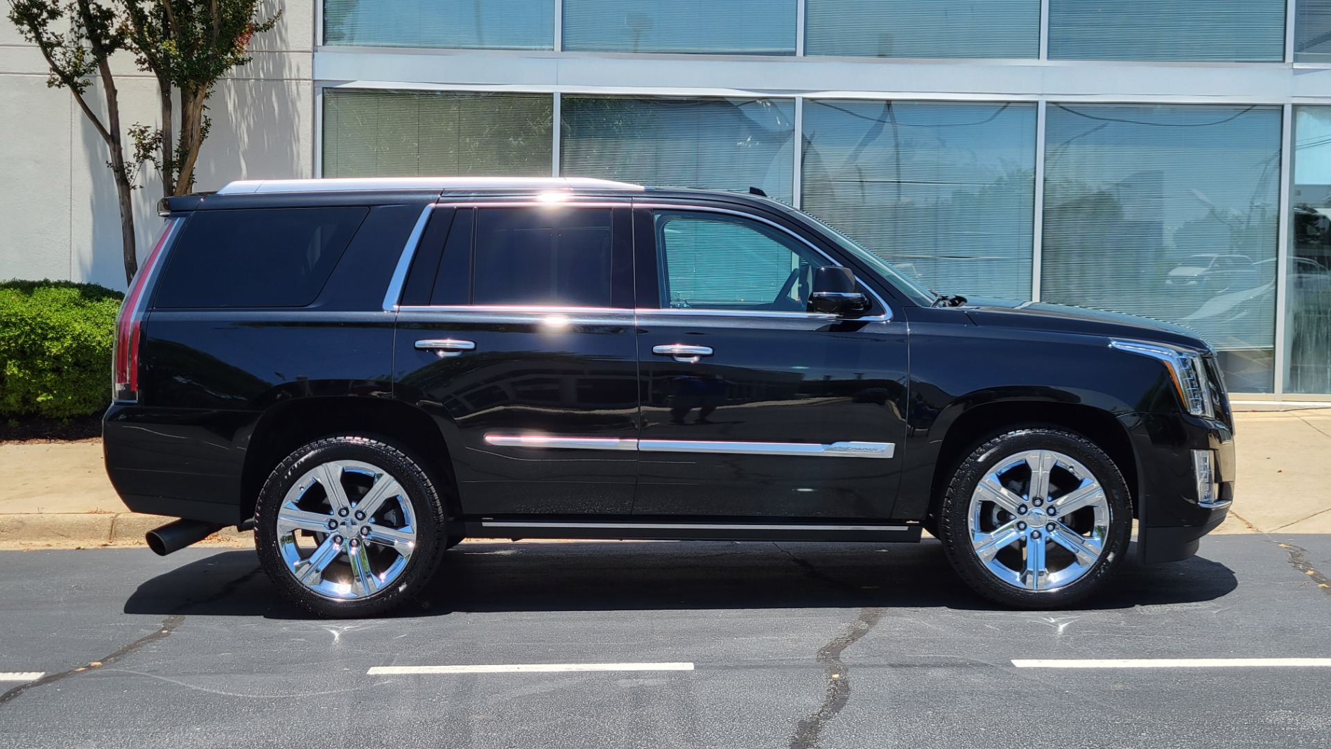 Used 2016 Cadillac ESCALADE PREMIUM COLLECTION / 6.2L / 4X4 / NAV / DVD / SUNROOF / 3-ROW for sale $58,995 at Formula Imports in Charlotte NC 28227 6