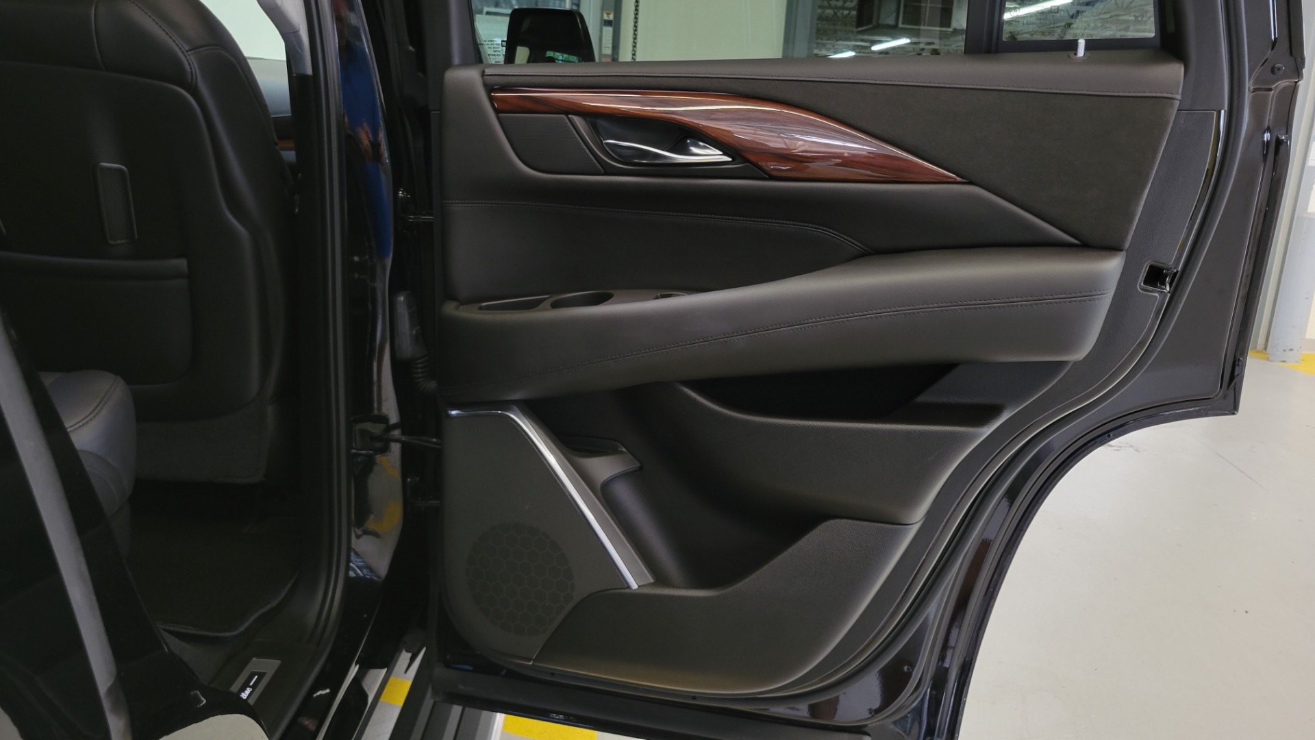 Used 2016 Cadillac ESCALADE PREMIUM COLLECTION / 6.2L / 4X4 / NAV / DVD / SUNROOF / 3-ROW for sale $58,995 at Formula Imports in Charlotte NC 28227 88