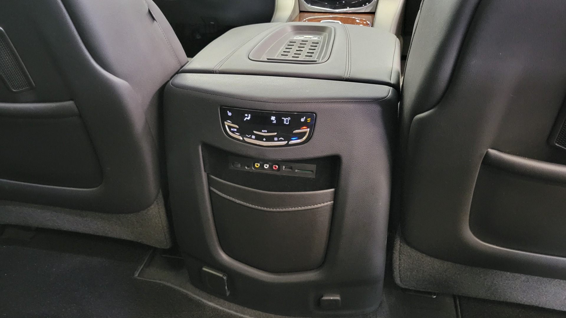 Used 2016 Cadillac ESCALADE PREMIUM COLLECTION / 6.2L / 4X4 / NAV / DVD / SUNROOF / 3-ROW for sale $58,995 at Formula Imports in Charlotte NC 28227 93