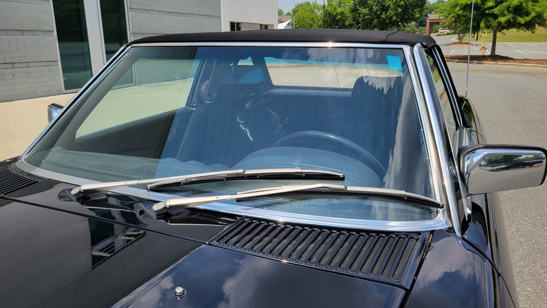 Used 1989 Mercedes-Benz 560 SERIES 560SL ROADSTER / 5.6L V8 227HP / AUTOMATIC TRANS for sale Sold at Formula Imports in Charlotte NC 28227 16