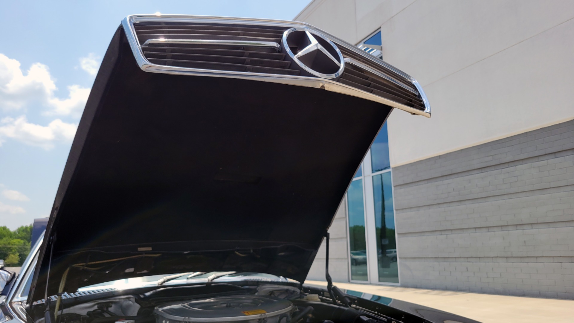 Used 1989 Mercedes-Benz 560 SERIES 560SL ROADSTER / 5.6L V8 227HP / AUTOMATIC TRANS for sale Sold at Formula Imports in Charlotte NC 28227 22