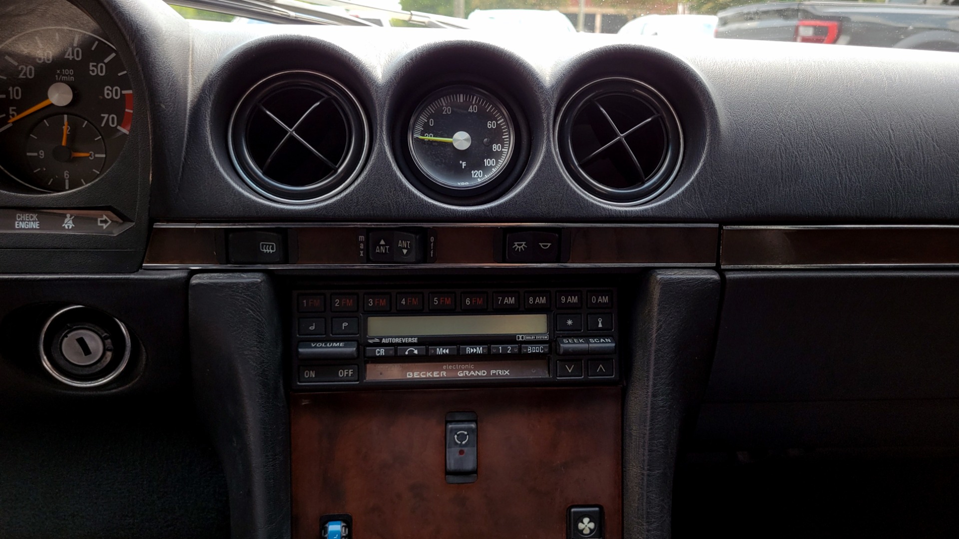 Used 1989 Mercedes-Benz 560 SERIES 560SL ROADSTER / 5.6L V8 227HP / AUTOMATIC TRANS for sale Sold at Formula Imports in Charlotte NC 28227 32