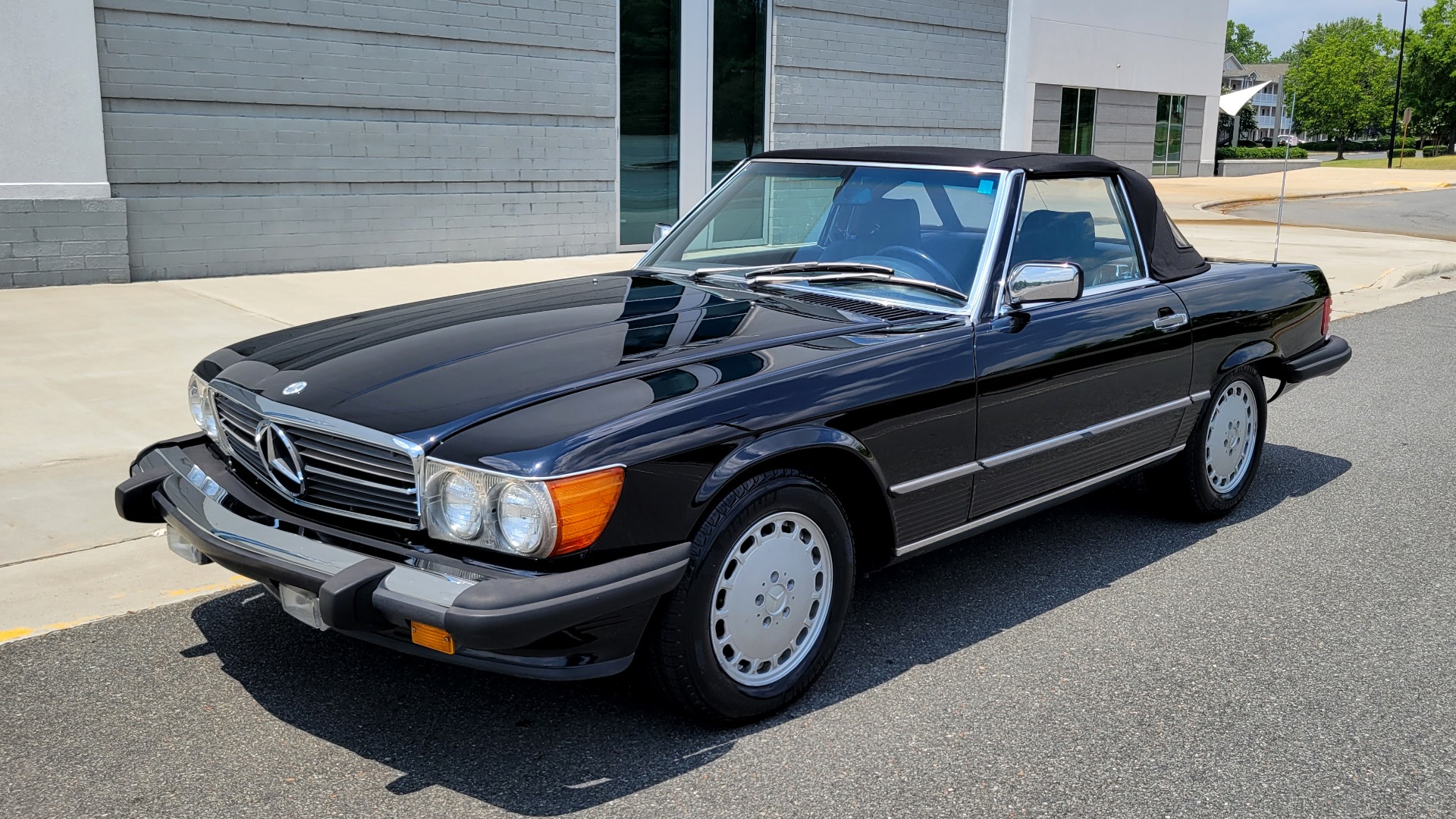 Used 1989 Mercedes-Benz 560 SERIES 560SL ROADSTER / 5.6L V8 227HP / AUTOMATIC TRANS for sale Sold at Formula Imports in Charlotte NC 28227 4