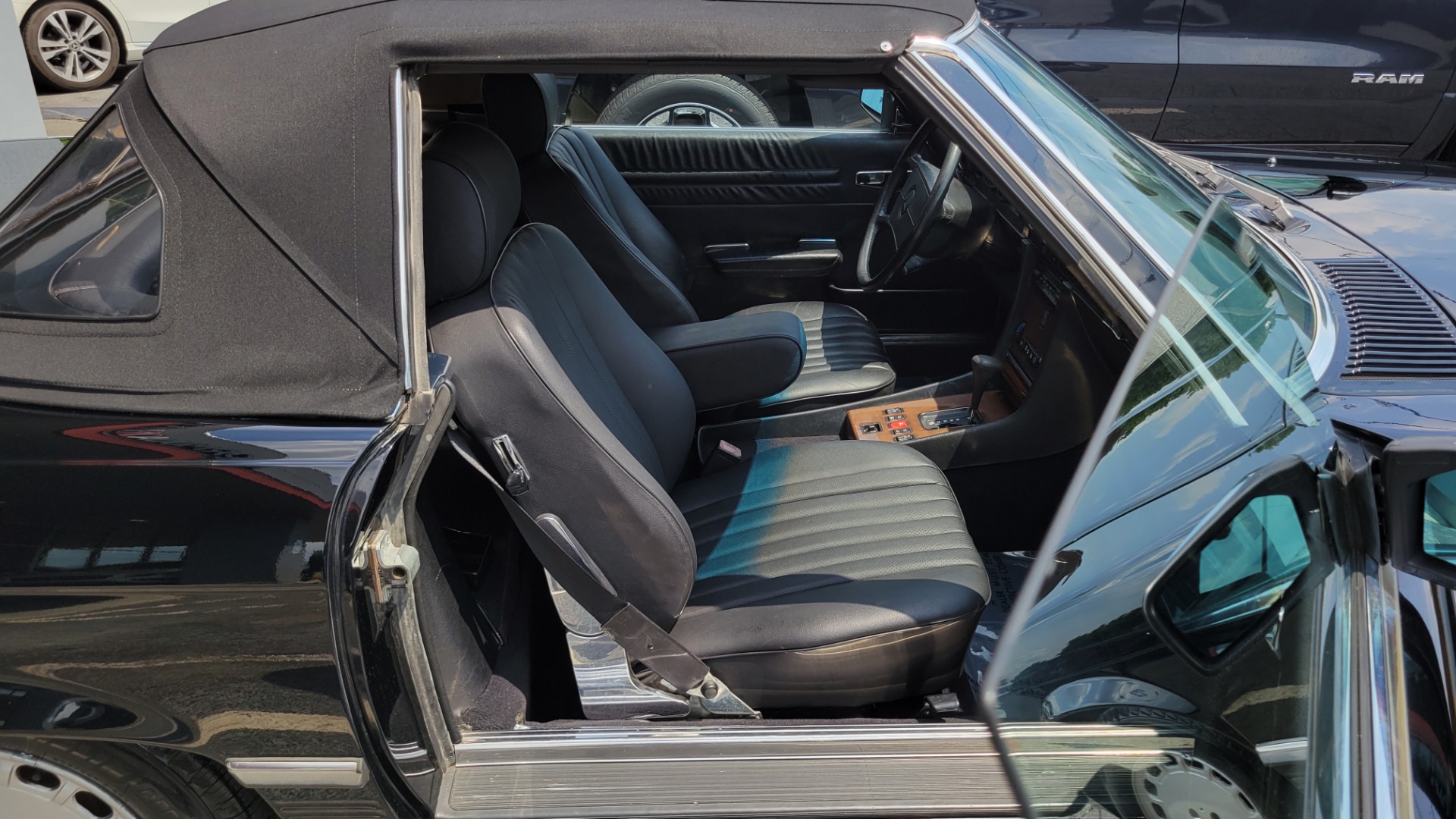 Used 1989 Mercedes-Benz 560 SERIES 560SL ROADSTER / 5.6L V8 227HP / AUTOMATIC TRANS for sale Sold at Formula Imports in Charlotte NC 28227 42