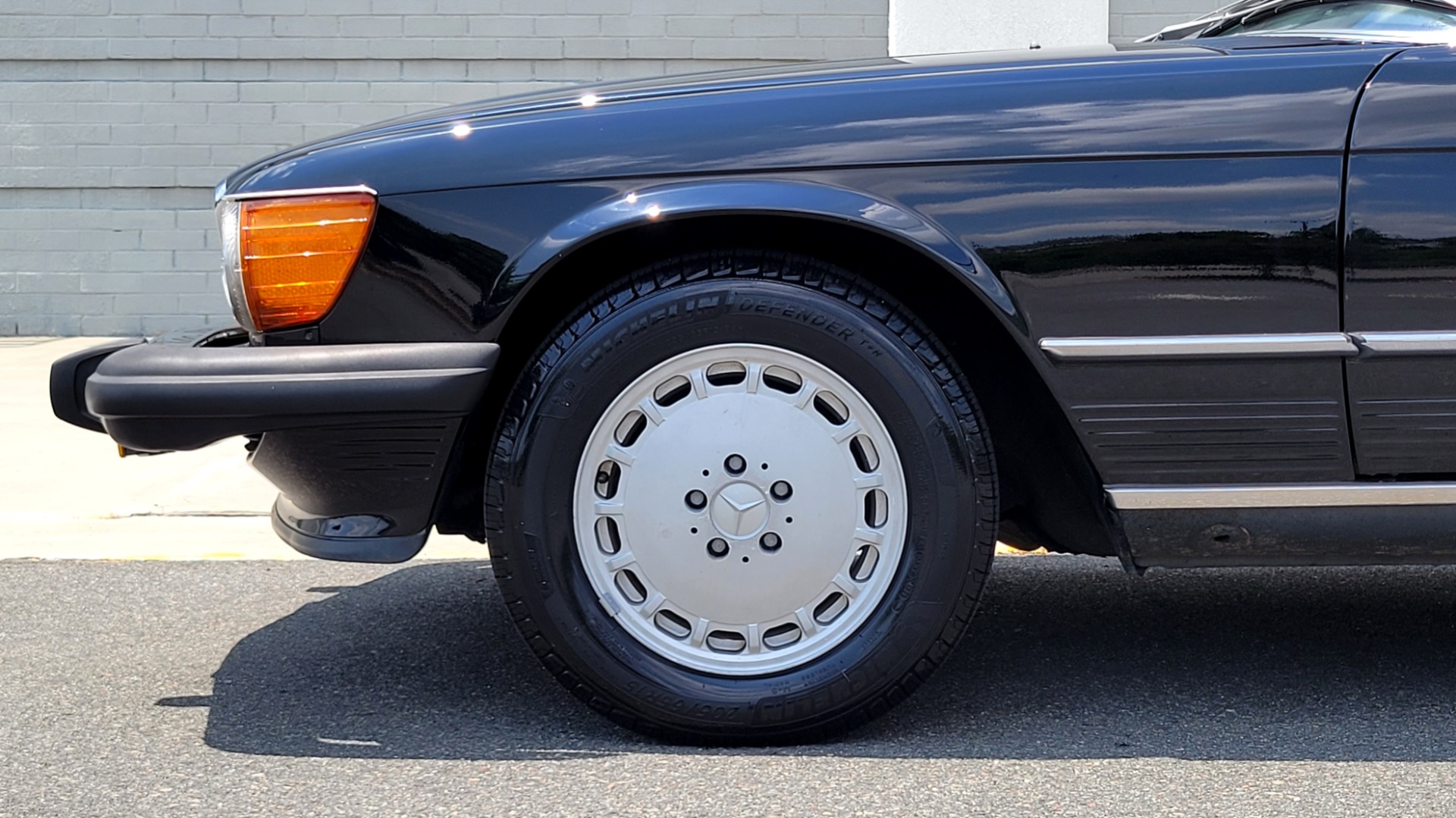 Used 1989 Mercedes-Benz 560 SERIES 560SL ROADSTER / 5.6L V8 227HP / AUTOMATIC TRANS for sale Sold at Formula Imports in Charlotte NC 28227 50