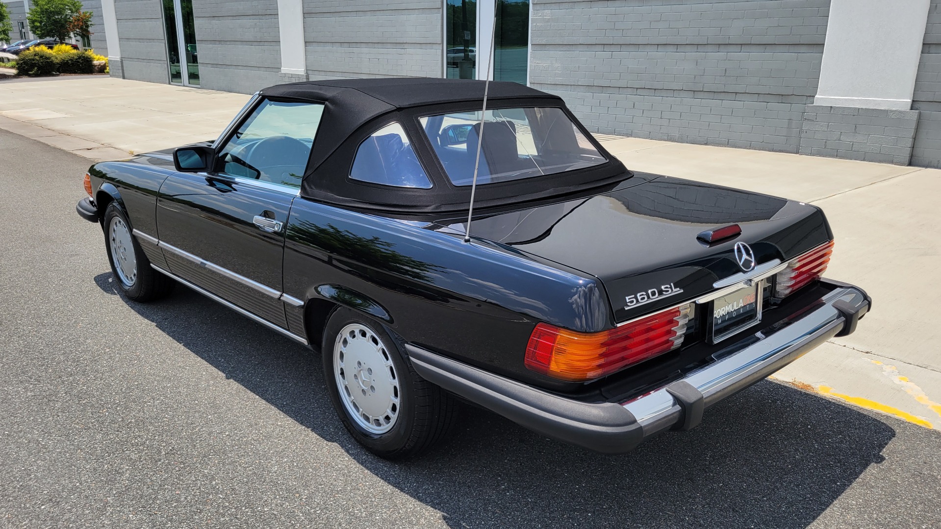 Used 1989 Mercedes-Benz 560 SERIES 560SL ROADSTER / 5.6L V8 227HP / AUTOMATIC TRANS for sale Sold at Formula Imports in Charlotte NC 28227 6
