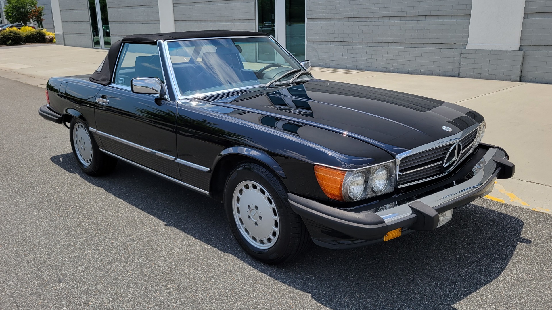 Used 1989 Mercedes-Benz 560 SERIES 560SL ROADSTER / 5.6L V8 227HP / AUTOMATIC TRANS for sale $24,999 at Formula Imports in Charlotte NC 28227 7