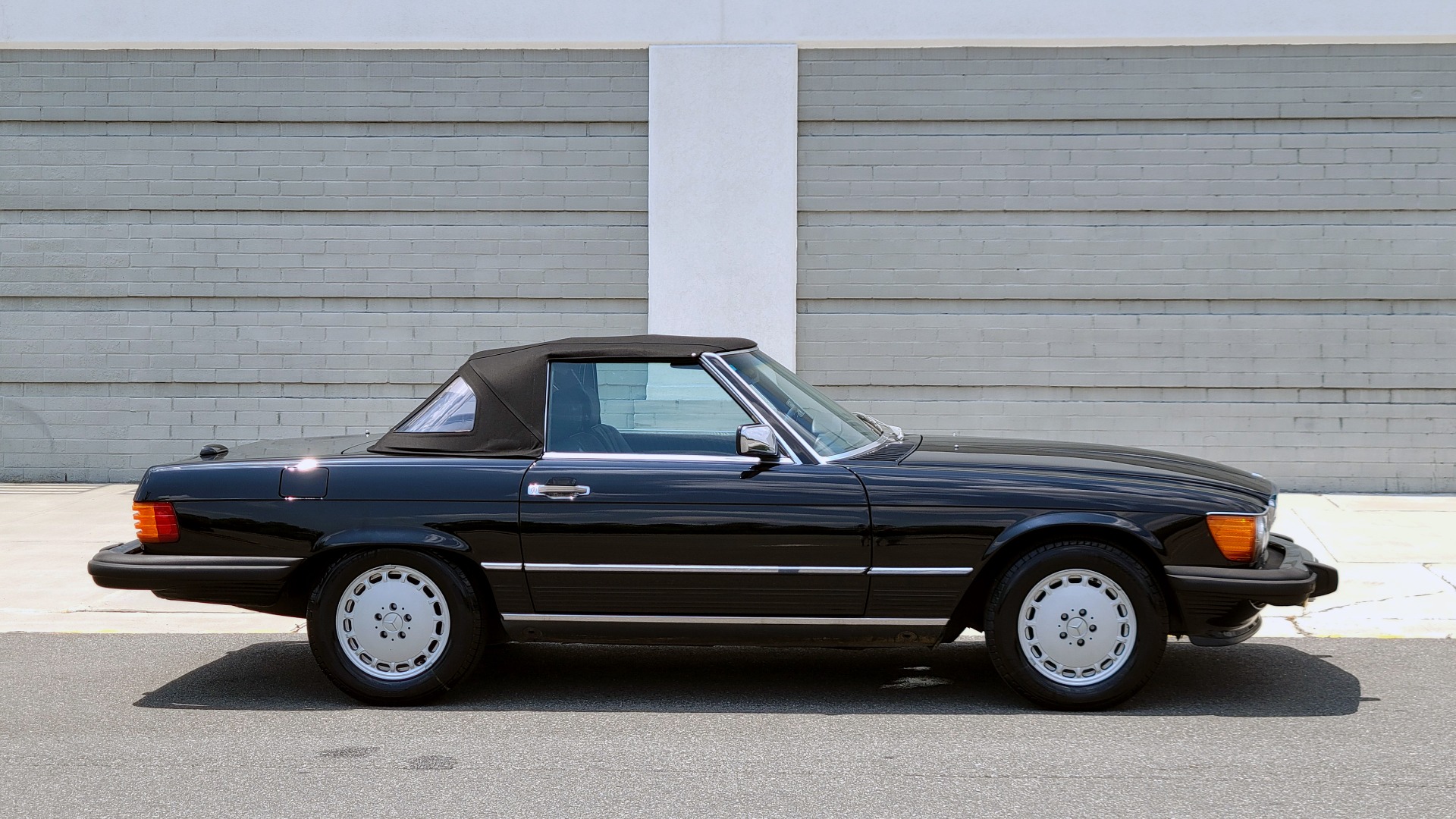 Used 1989 Mercedes-Benz 560 SERIES 560SL ROADSTER / 5.6L V8 227HP / AUTOMATIC TRANS for sale $24,999 at Formula Imports in Charlotte NC 28227 8
