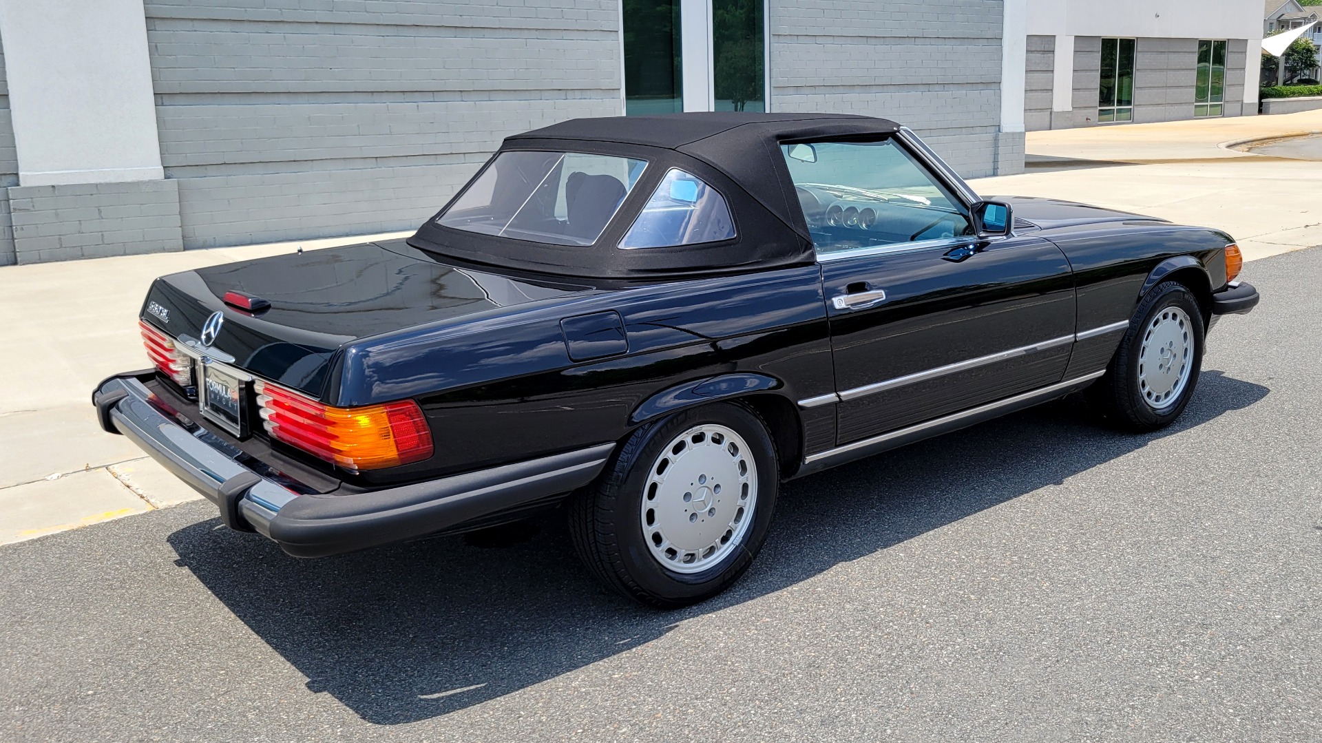 Used 1989 Mercedes-Benz 560 SERIES 560SL ROADSTER / 5.6L V8 227HP / AUTOMATIC TRANS for sale Sold at Formula Imports in Charlotte NC 28227 9