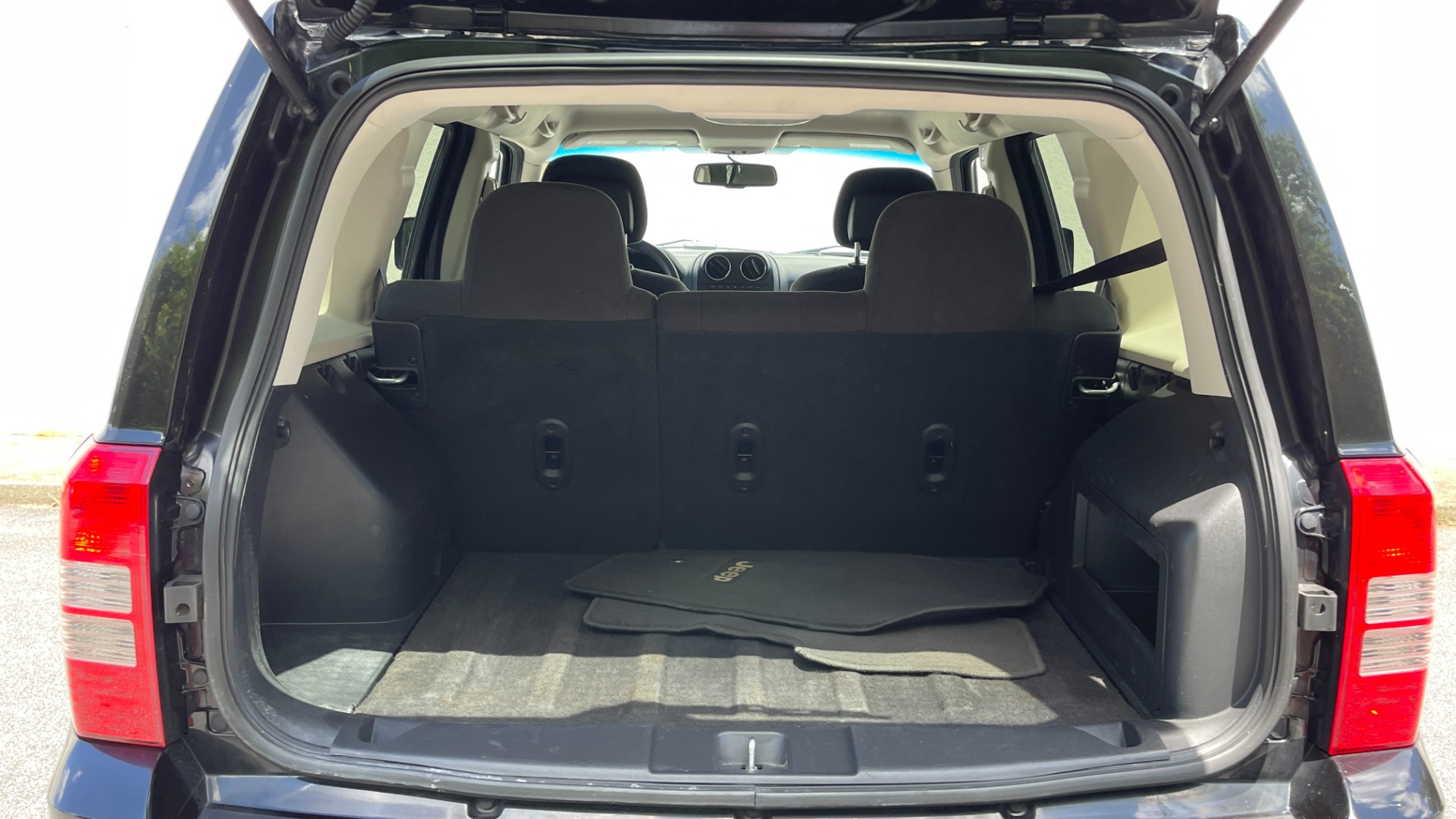 Used 2016 Jeep Patriot Sport SE / 6SPEED AUTO / POWER GROUP / CLOTH / KEYLESS ENTRY for sale Sold at Formula Imports in Charlotte NC 28227 37